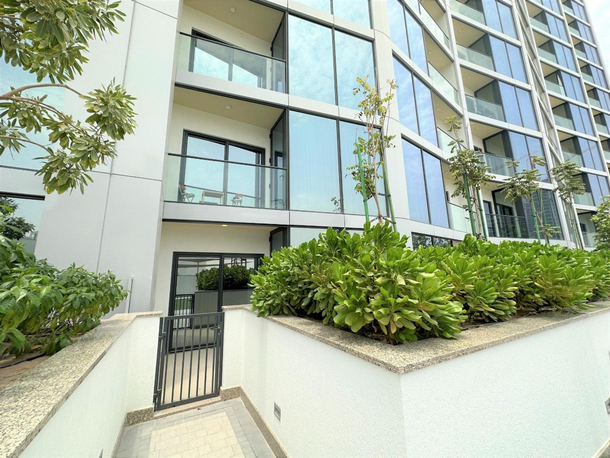 Easygo - Sobha Waves 1 Bedroom & Study Modern *