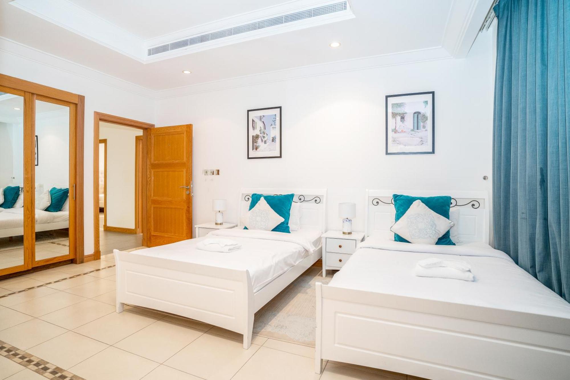 Vacay Lettings -private Pool & Beach At Palm Jumeirah * Dubai