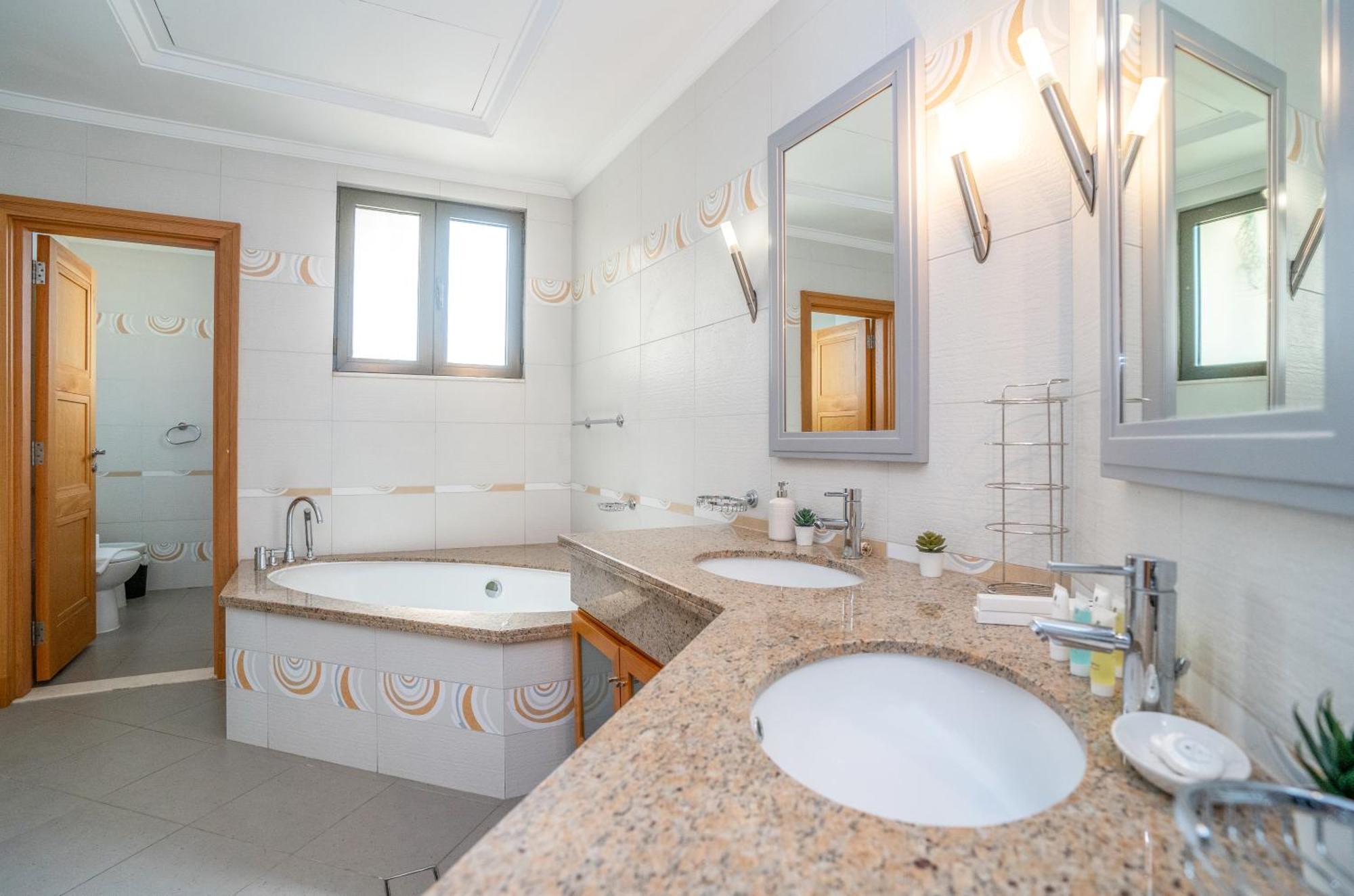 Vacay Lettings -private Pool & Beach At Palm Jumeirah Villa *