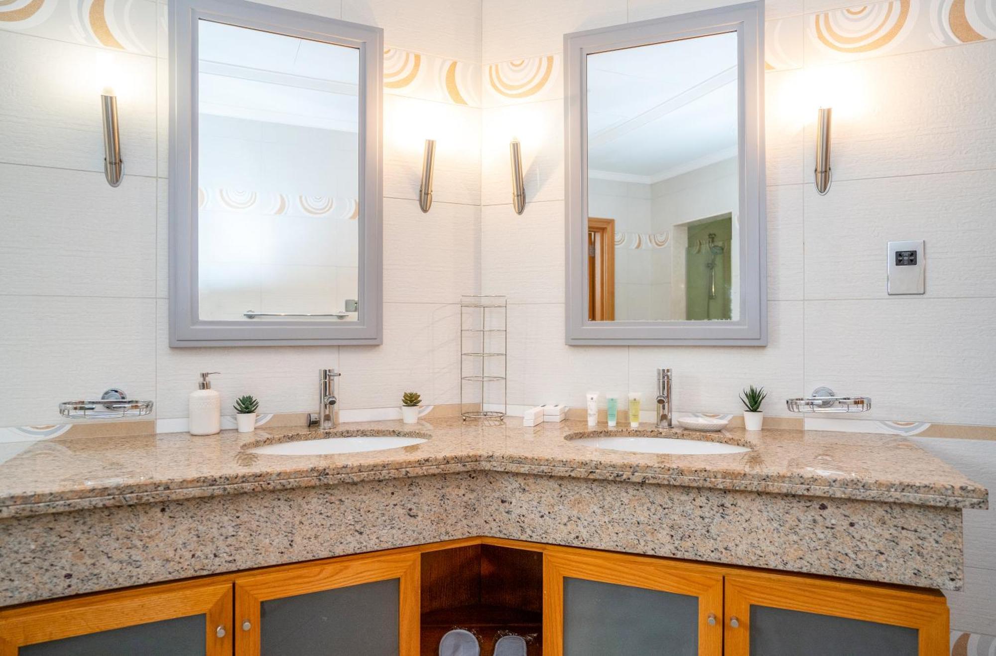 Vacay Lettings -private Pool & Beach At Palm Jumeirah Villa