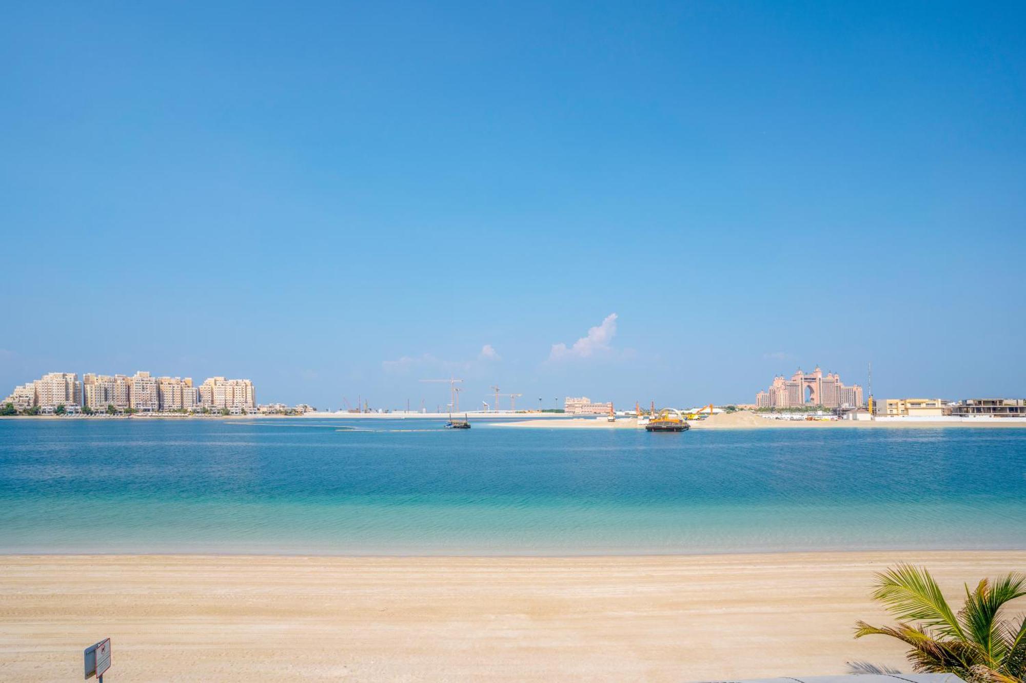 Vacay Lettings -private Pool & Beach At Palm Jumeirah Villa Dubai