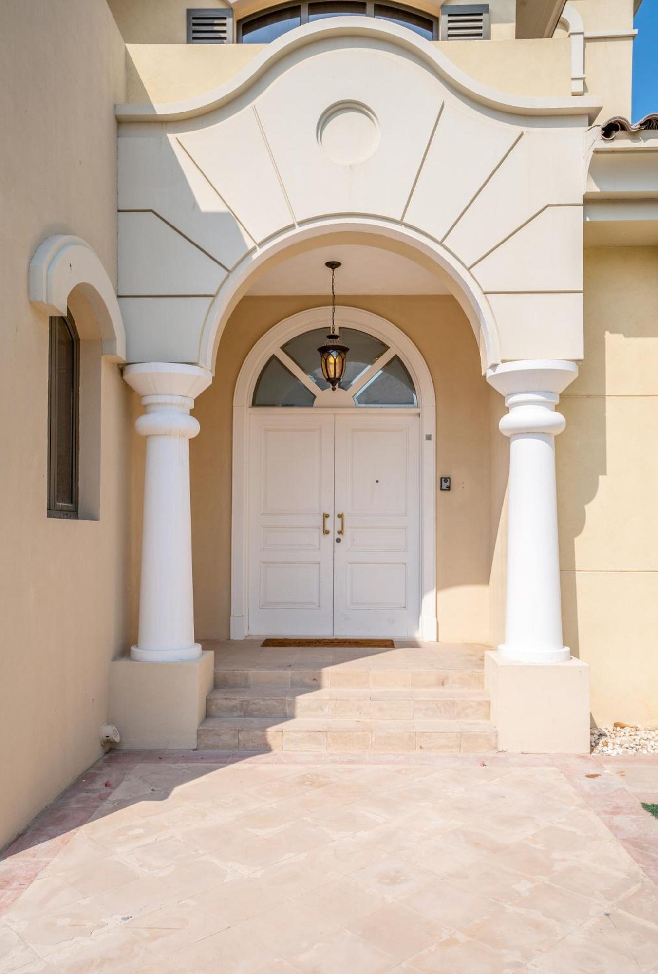 Vacay Lettings -private Pool & Beach At Palm Jumeirah Villa Dubai