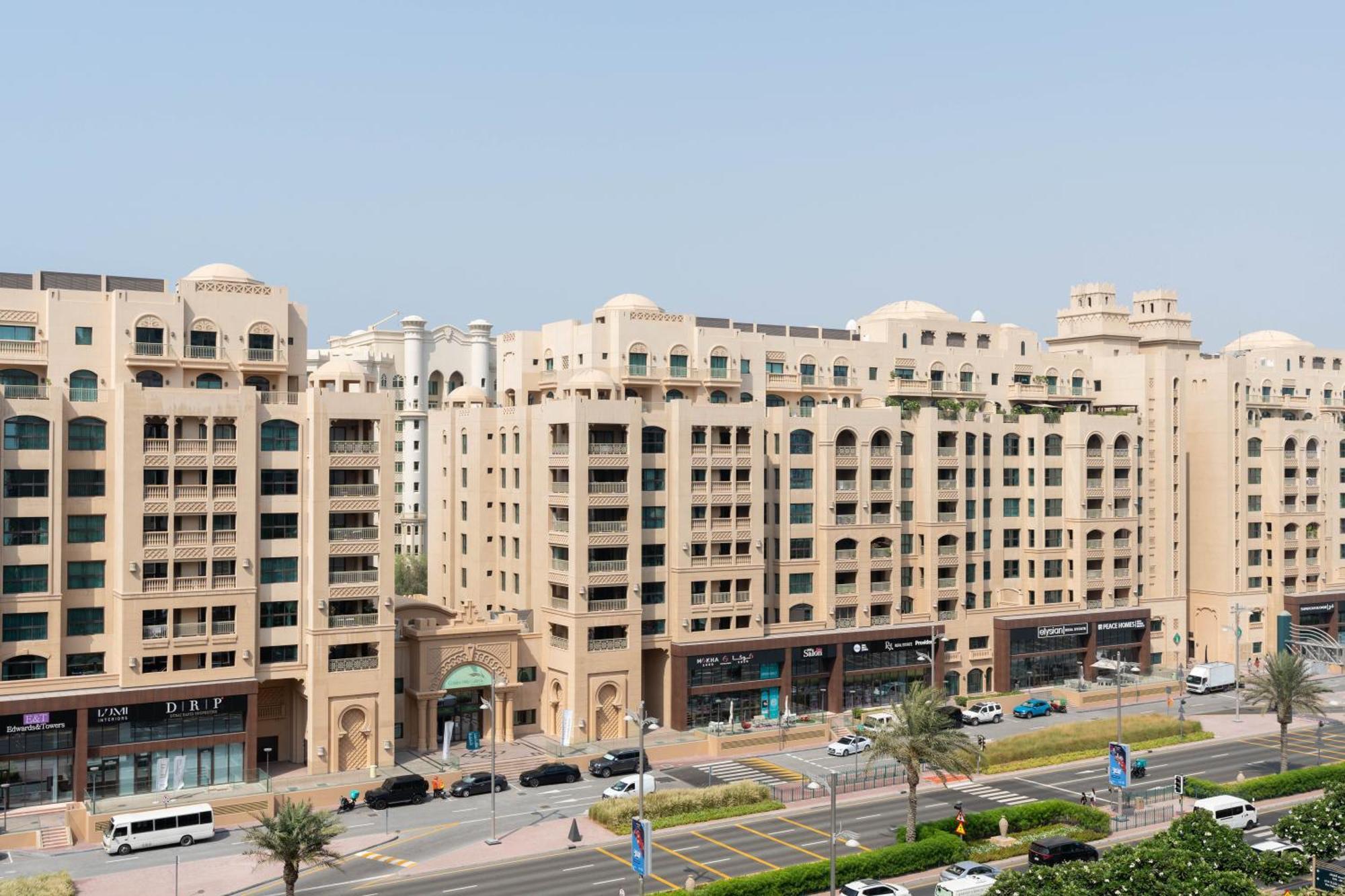 Fairmont Residences The Palm: Beachfront Luxury With Designer Terrace *