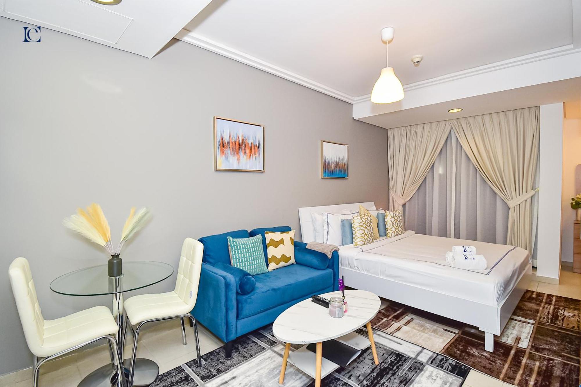 Luxury Escapes - Cozy With Balcony Near Metro - Goldcrest 2 Jlt