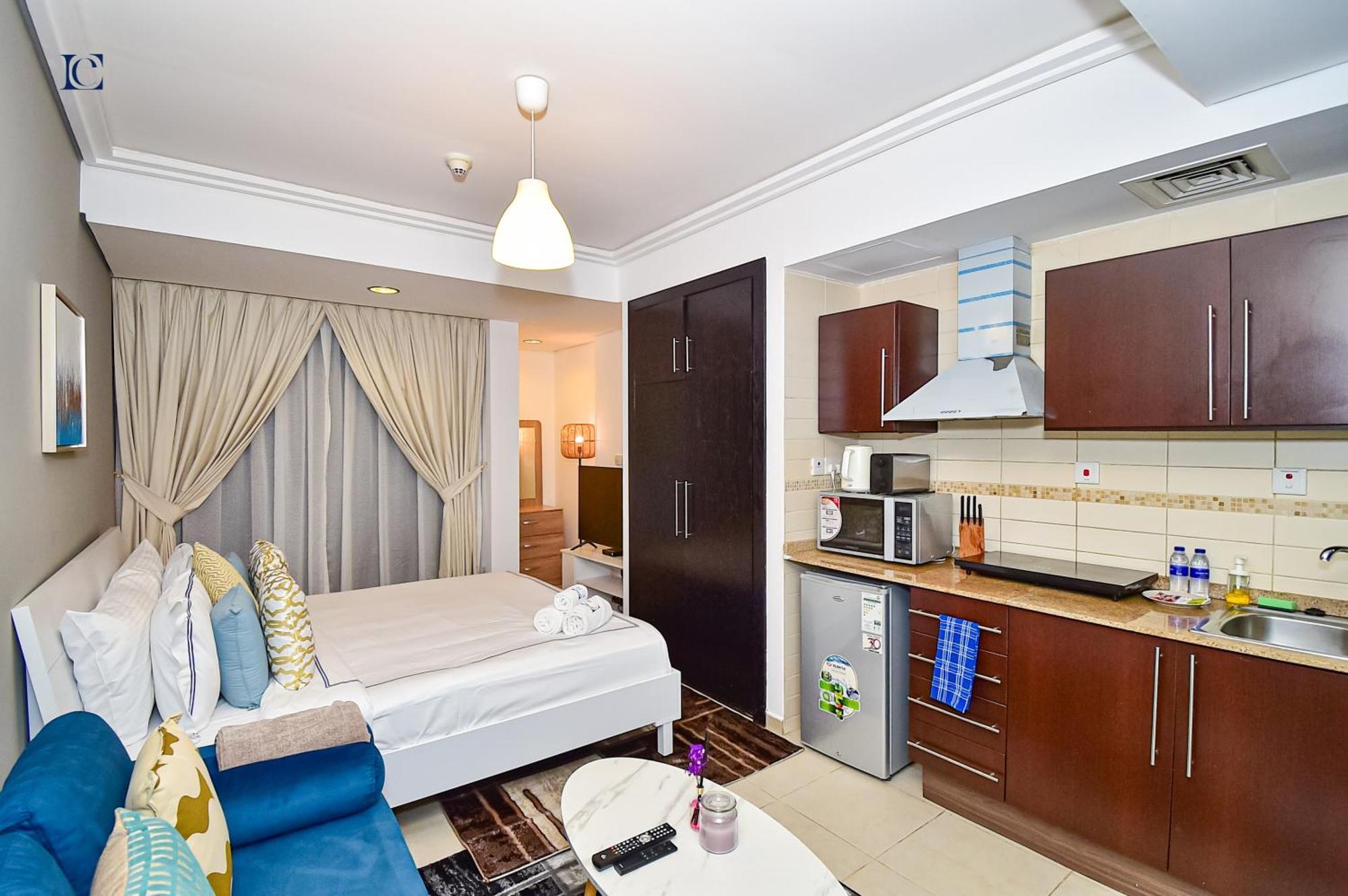 Luxury Escapes - Cozy With Balcony Near Metro - Goldcrest 2 Jlt * Dubai
