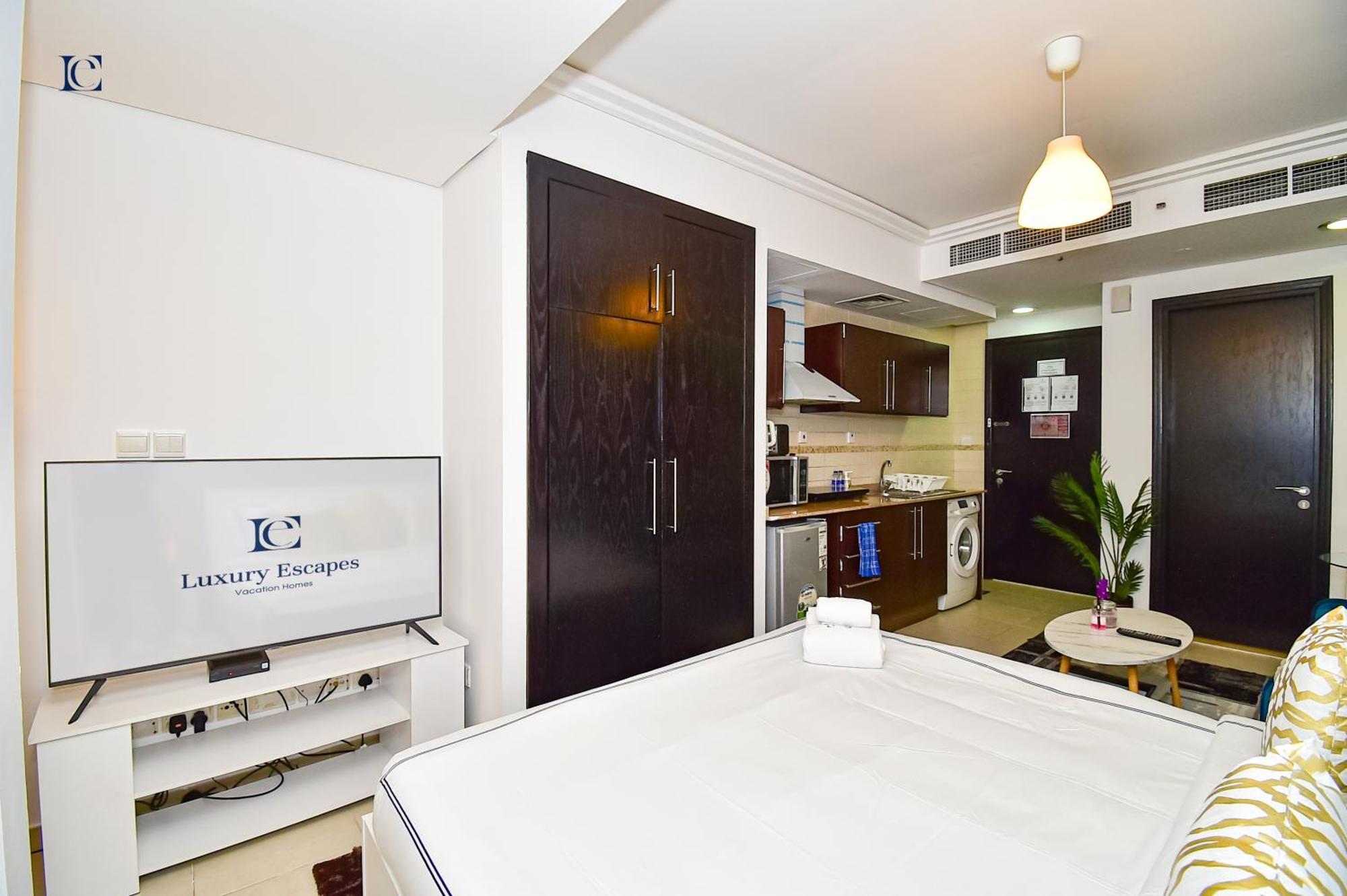Apartment Luxury Escapes - Cozy With Balcony Near Metro - Goldcrest 2 Jlt *