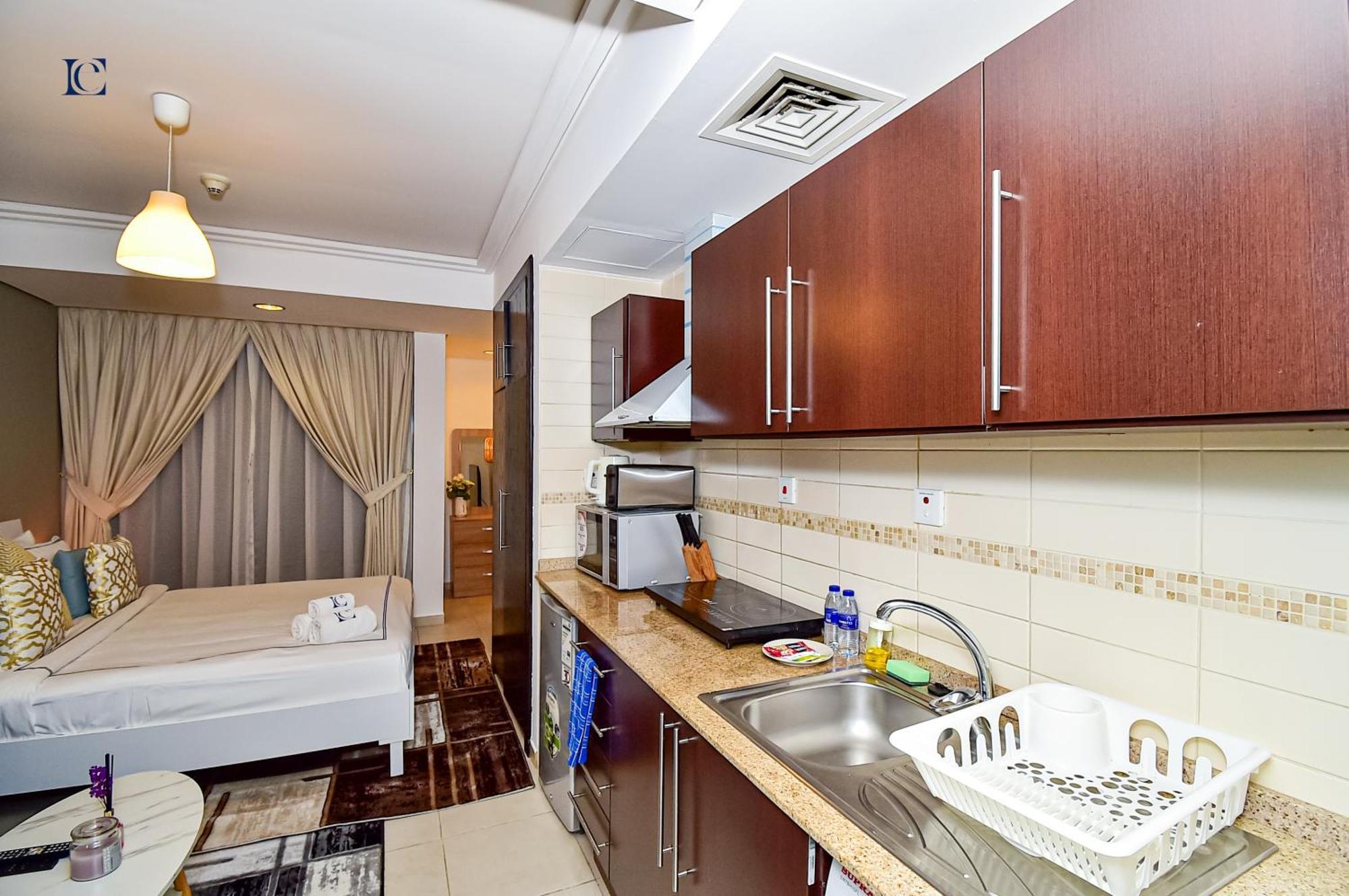 Luxury Escapes - Cozy With Balcony Near Metro - Goldcrest 2 Jlt Dubai