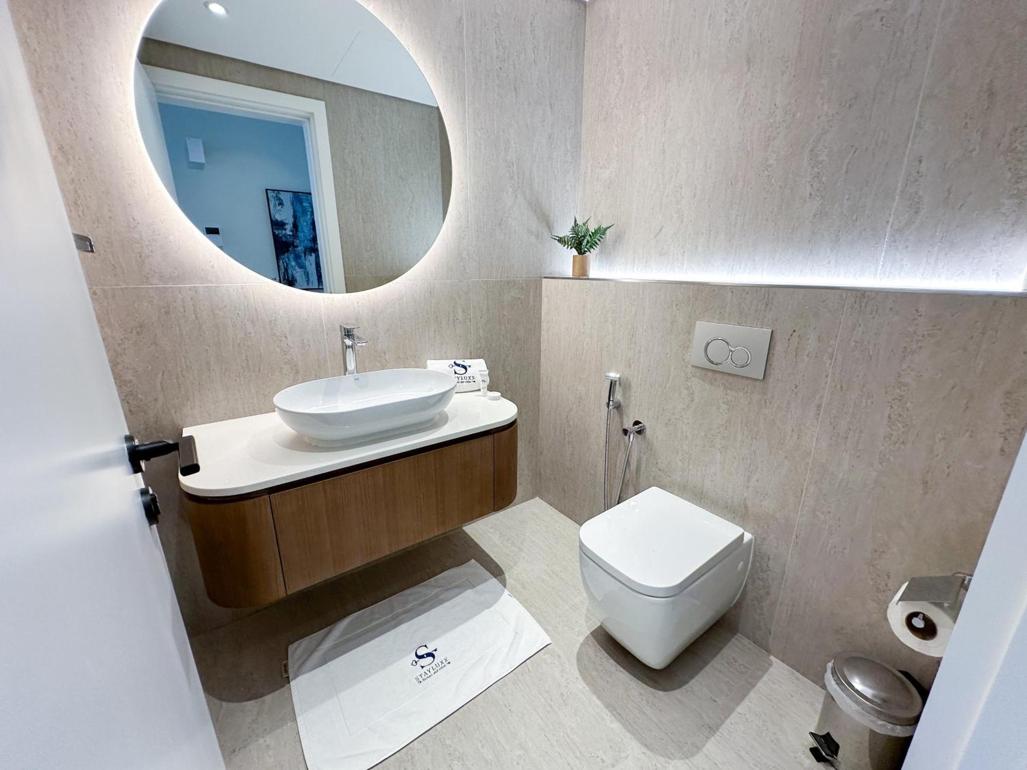 Apartment Renovated Marina View In Oceana *