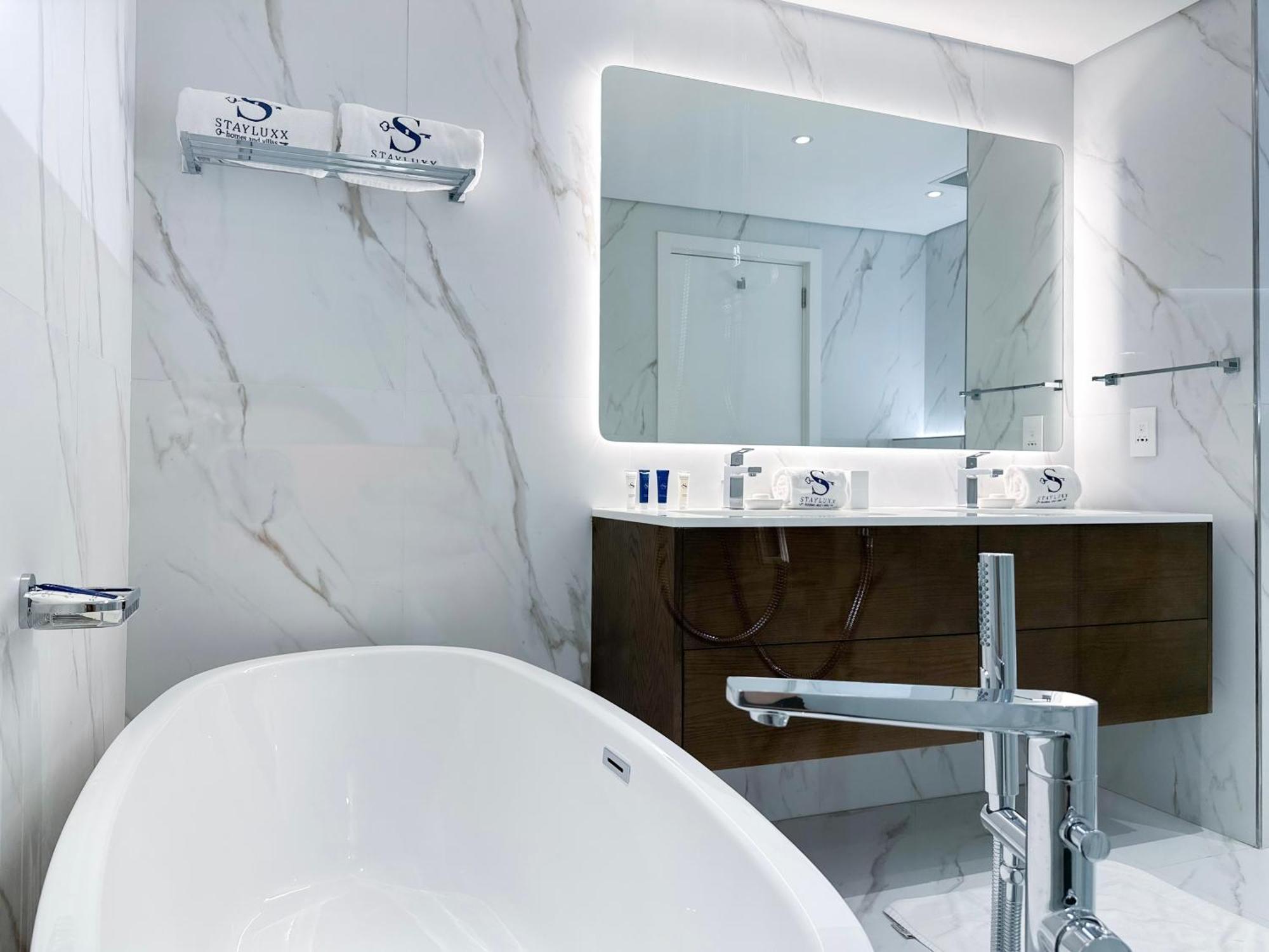 Apartment Renovated Marina View In Oceana *