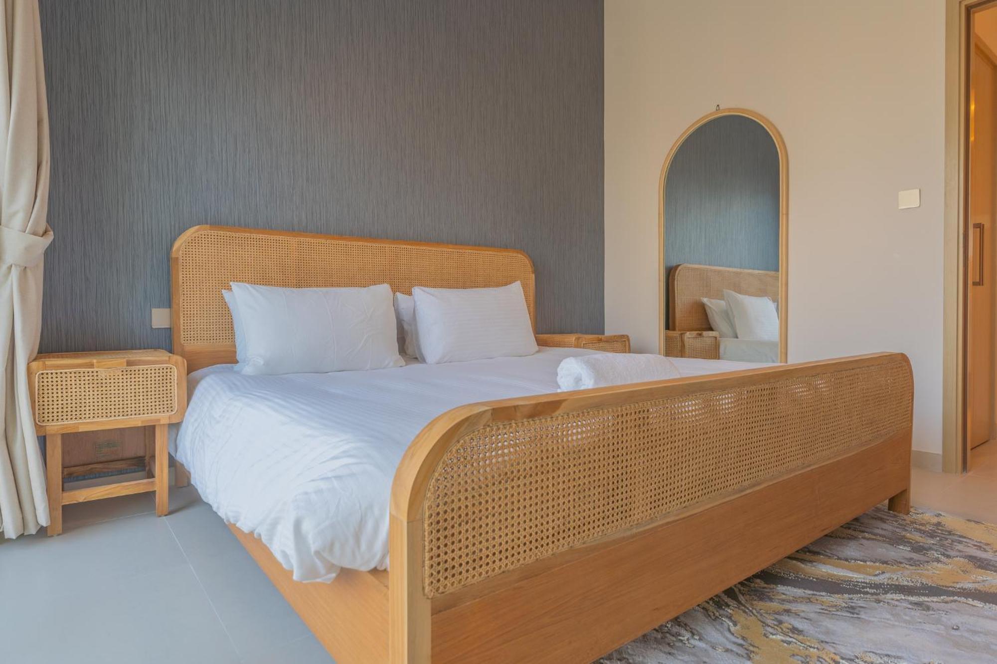 Bellavista Burj Royal: Downtown Apartment *