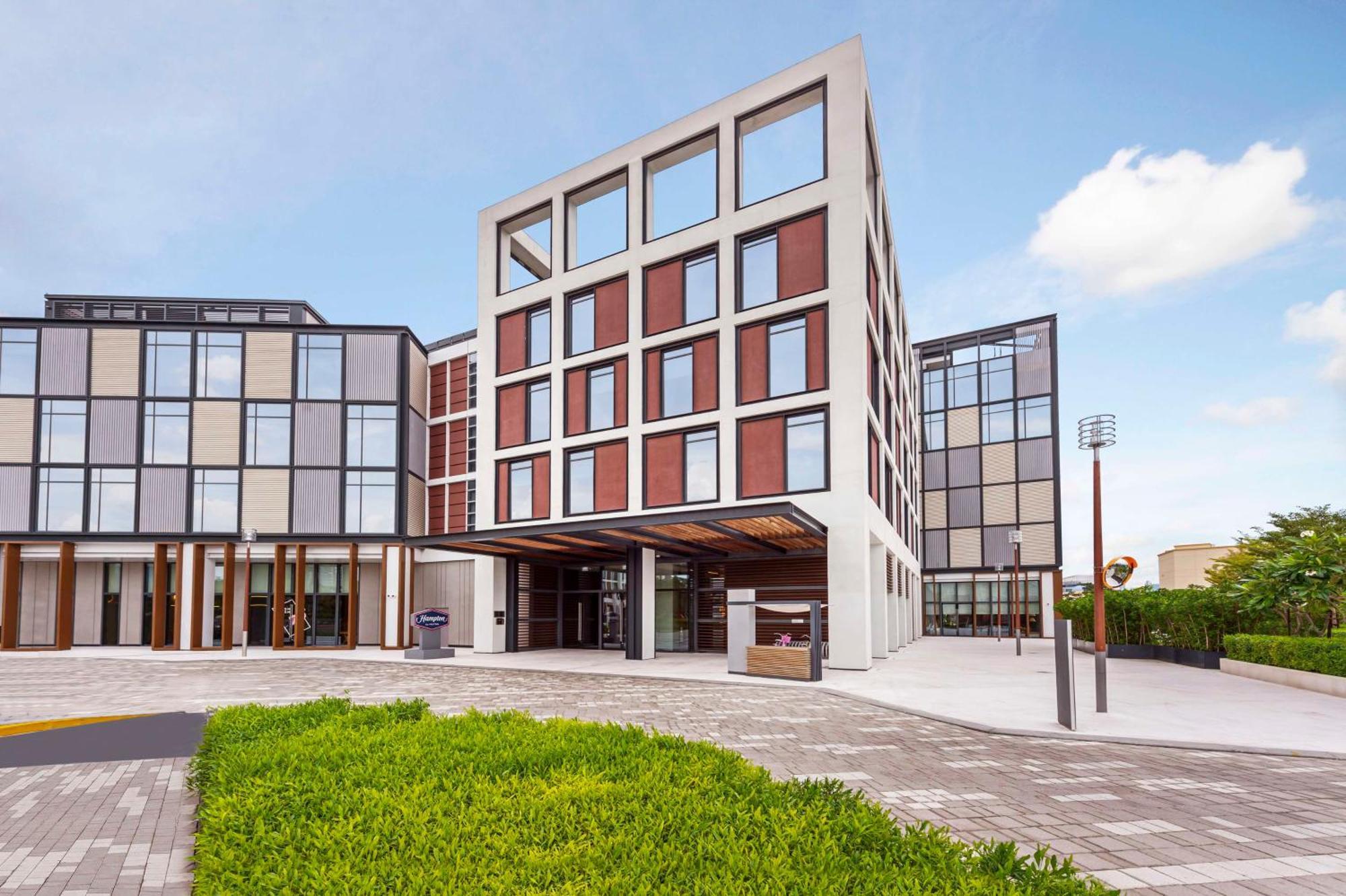 Hampton By Hilton Al Seef Hotel Dubai