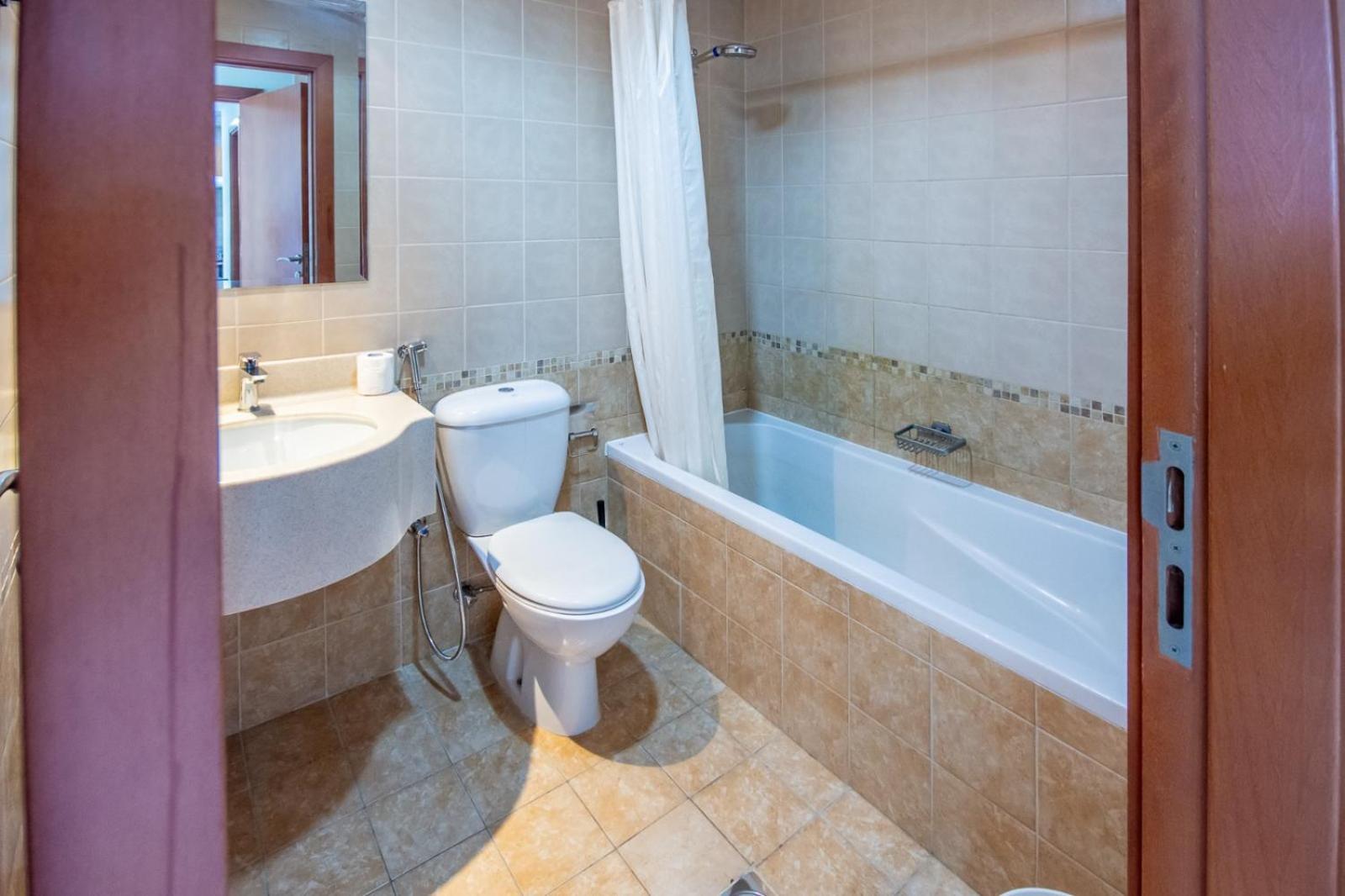 Apartment New!! Marina View - Recently Renovated Dubai