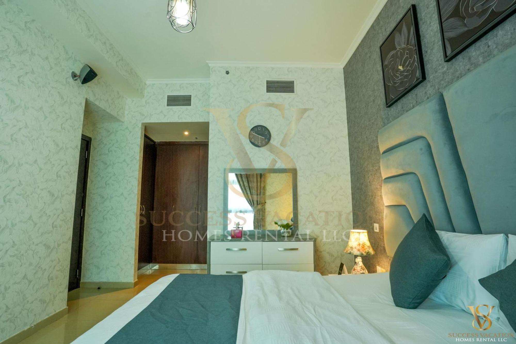 Daire Success Luxury - 5 Min Away Marina Corniche - Free Housekeeping Provided Everyday-24-7 Staff Available For Services *