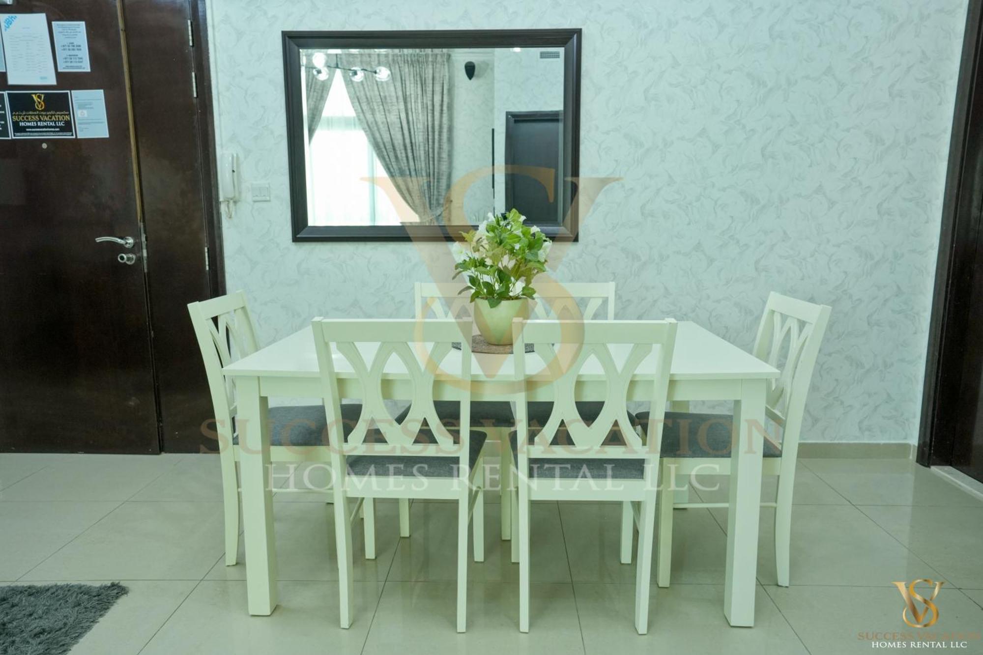 Daire Success Luxury - 5 Min Away Marina Corniche - Free Housekeeping Provided Everyday-24-7 Staff Available For Services *