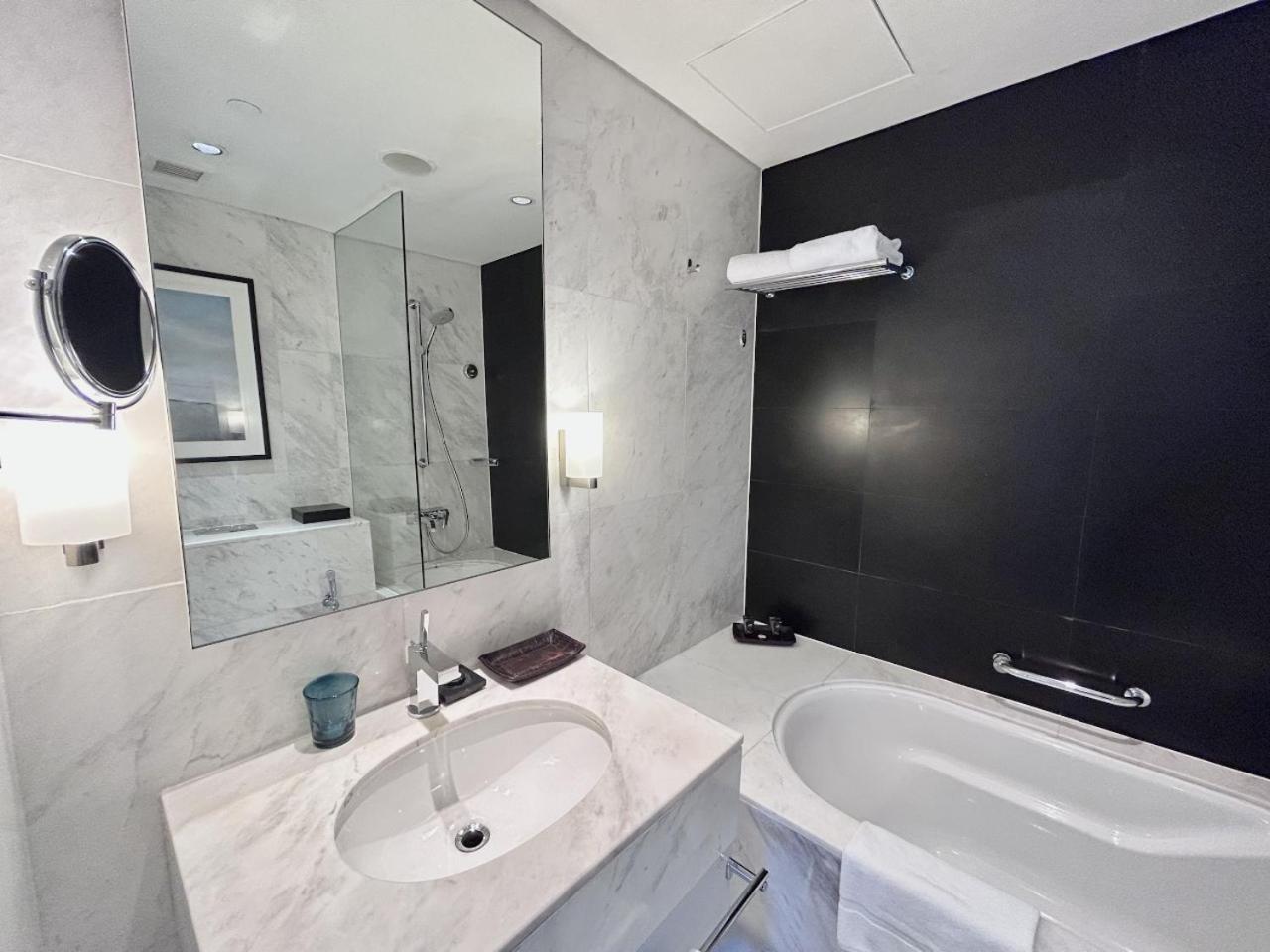 Apartment Fashion Avenue Mall Residences - With Balcony *