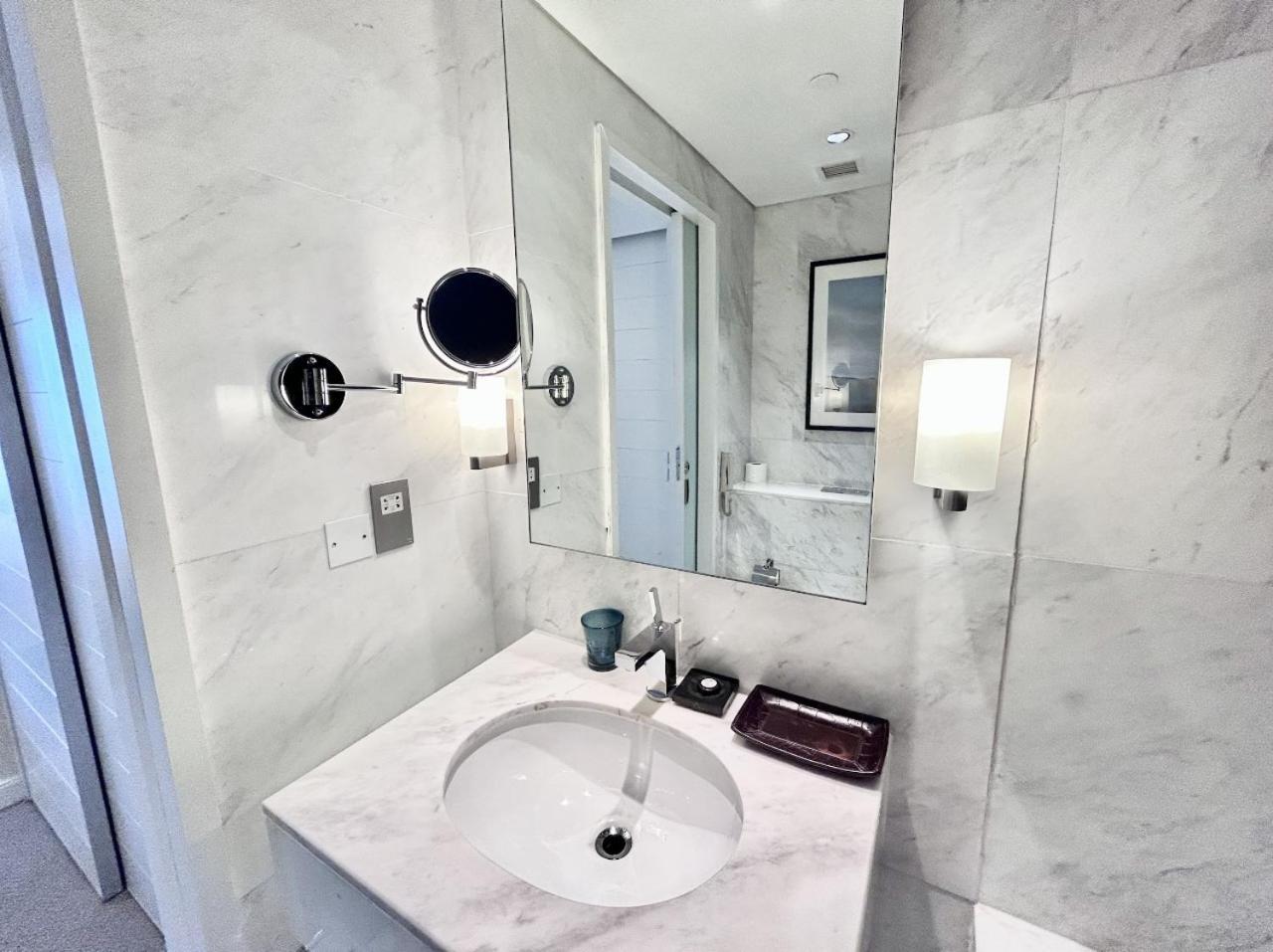Fashion Avenue Mall Residences - With Balcony * Dubai
