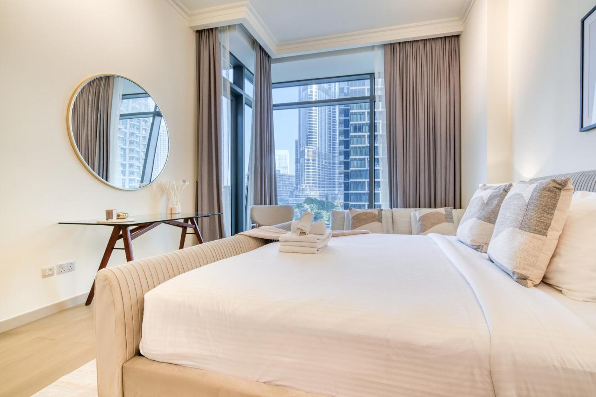 Burj Vista, Downtown - Burj Khalifa View - Mint Apartment *
