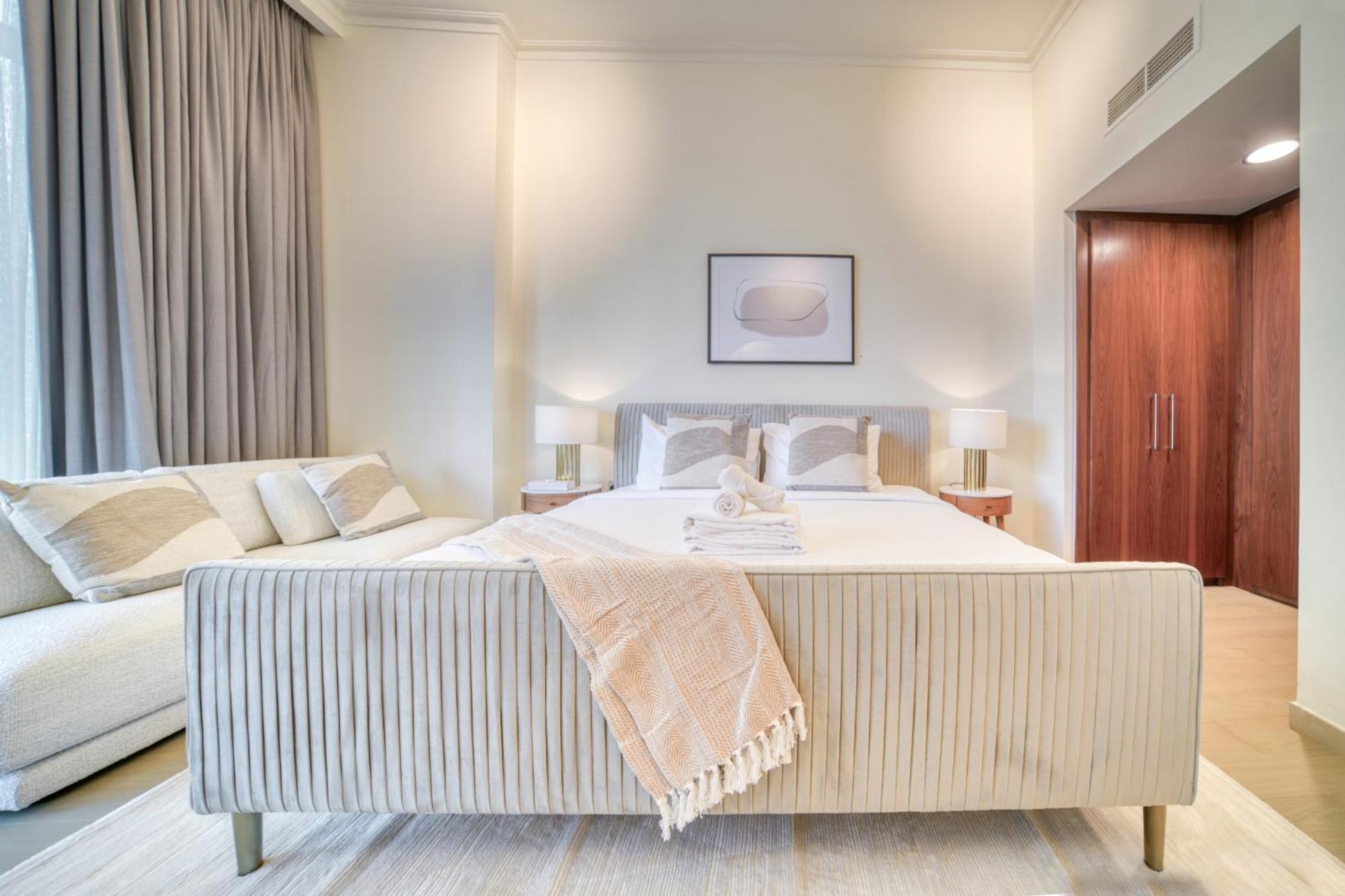 Burj Vista, Downtown - Burj Khalifa View - Mint Apartment Dubai