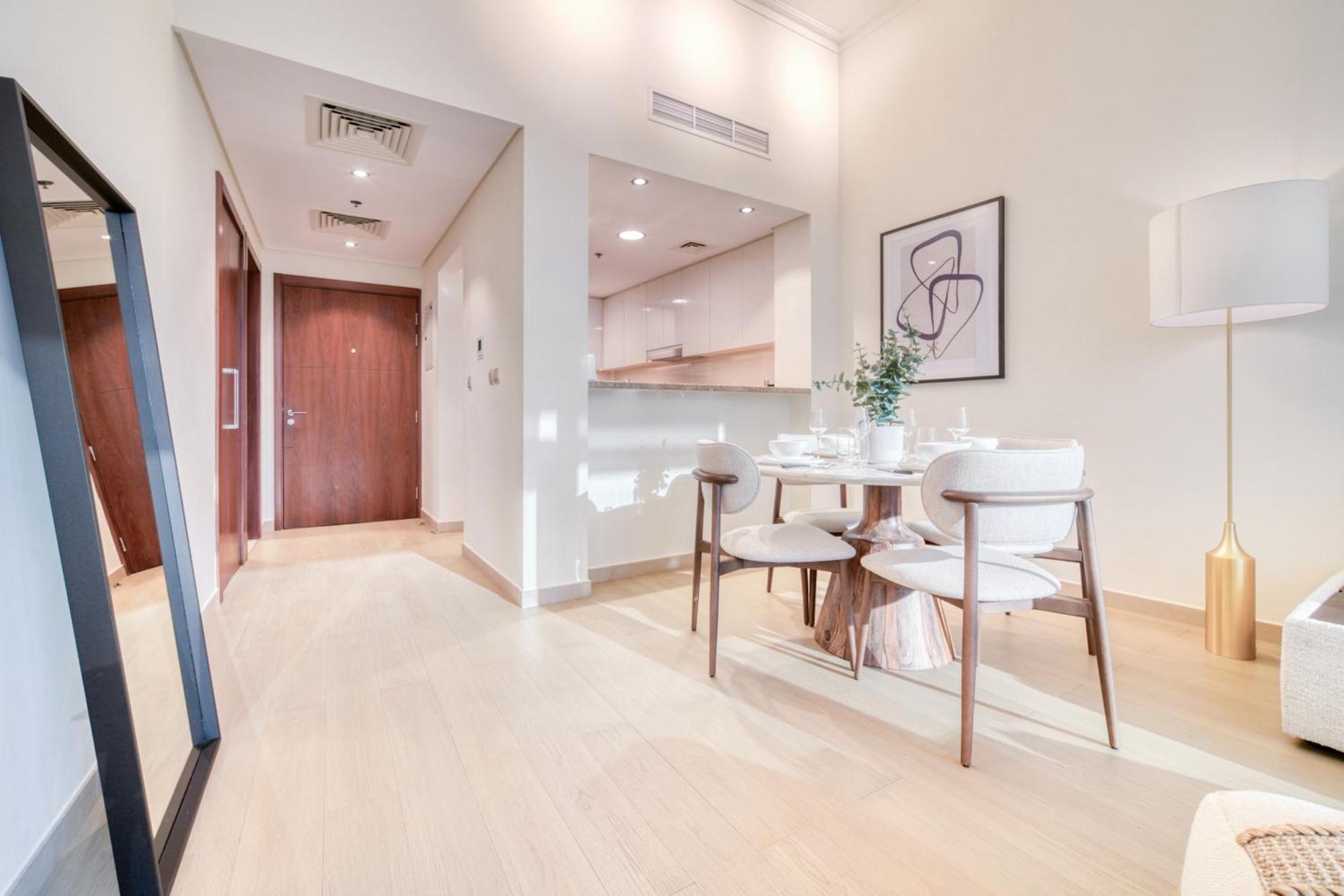 Burj Vista, Downtown - Burj Khalifa View - Mint Apartment *