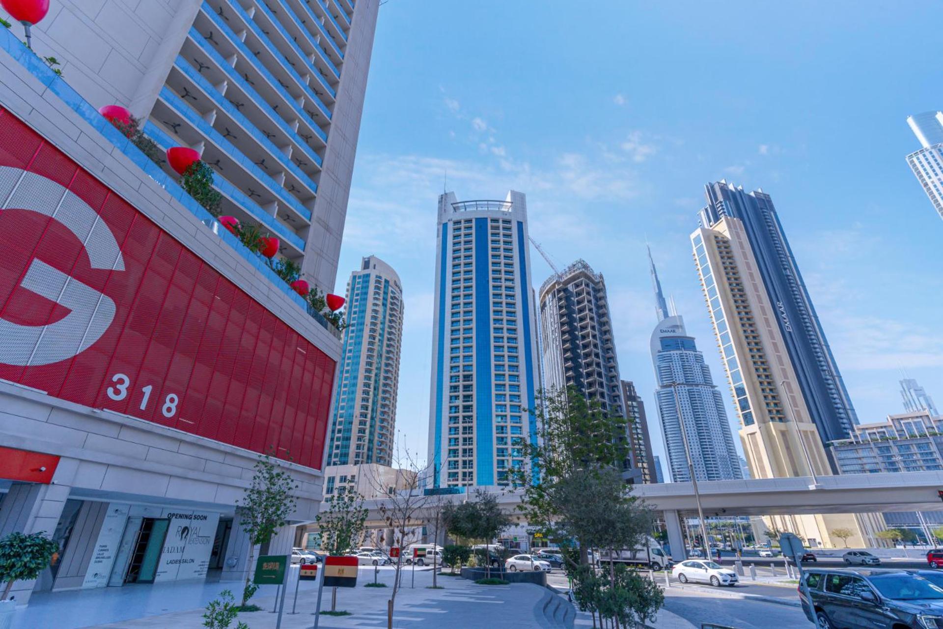 Chic With Balcony 5 Mins Walk To Mall *