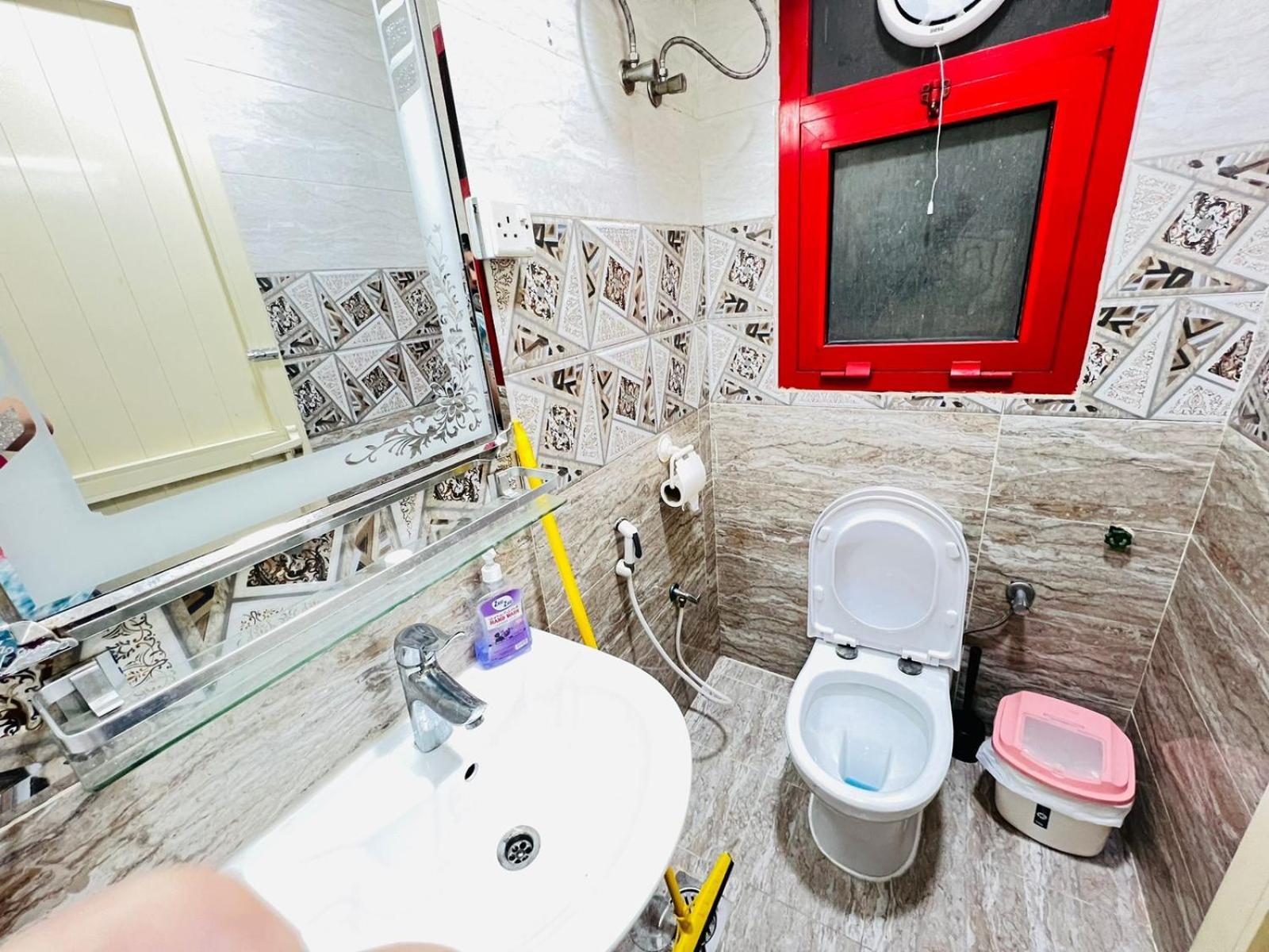 Moon Backpackers , Al Rigga , Partition For Couples And For Singles Dubai