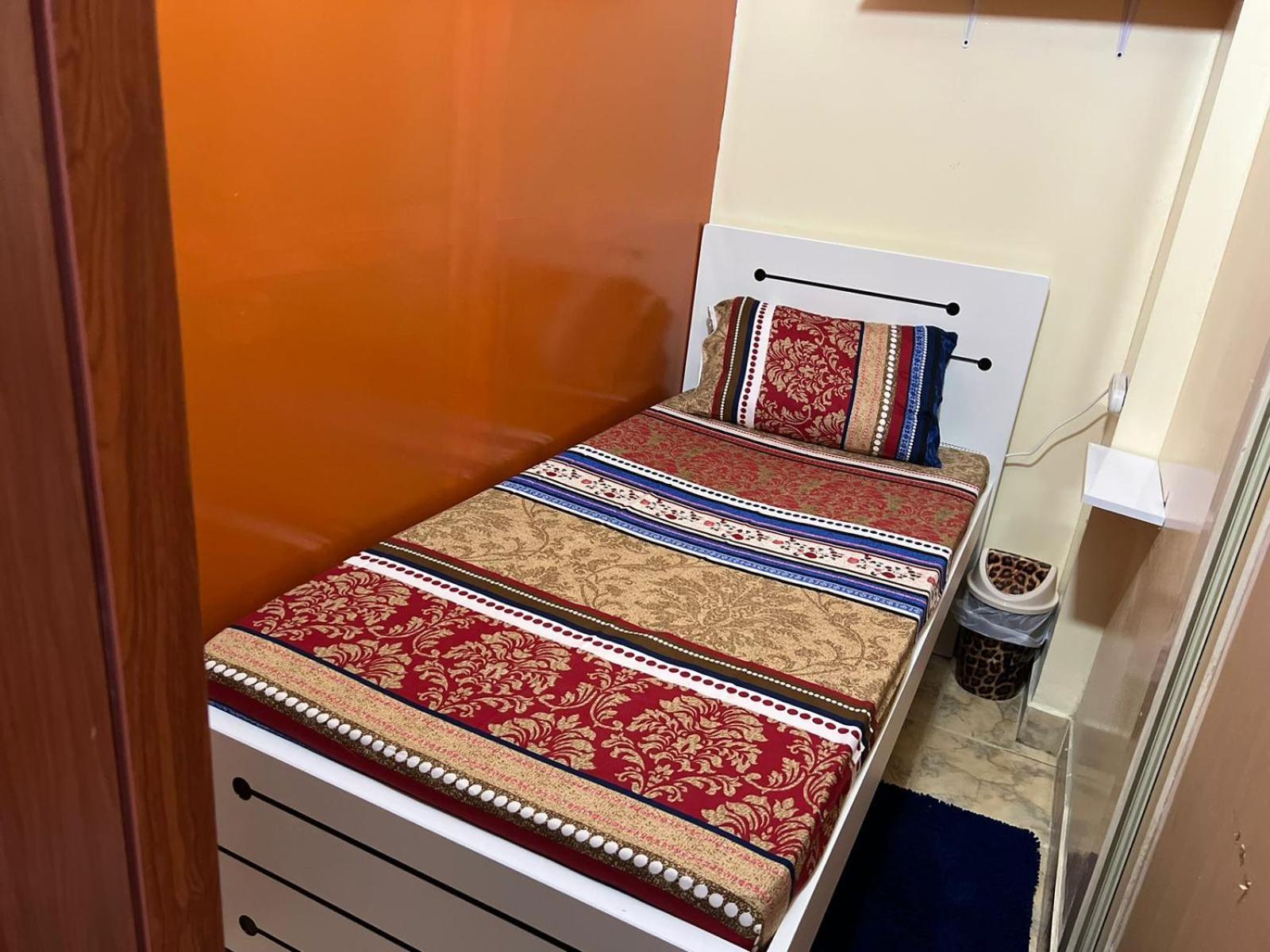 Moon Backpackers , Al Rigga , Partition For Couples And For Singles Apartment *