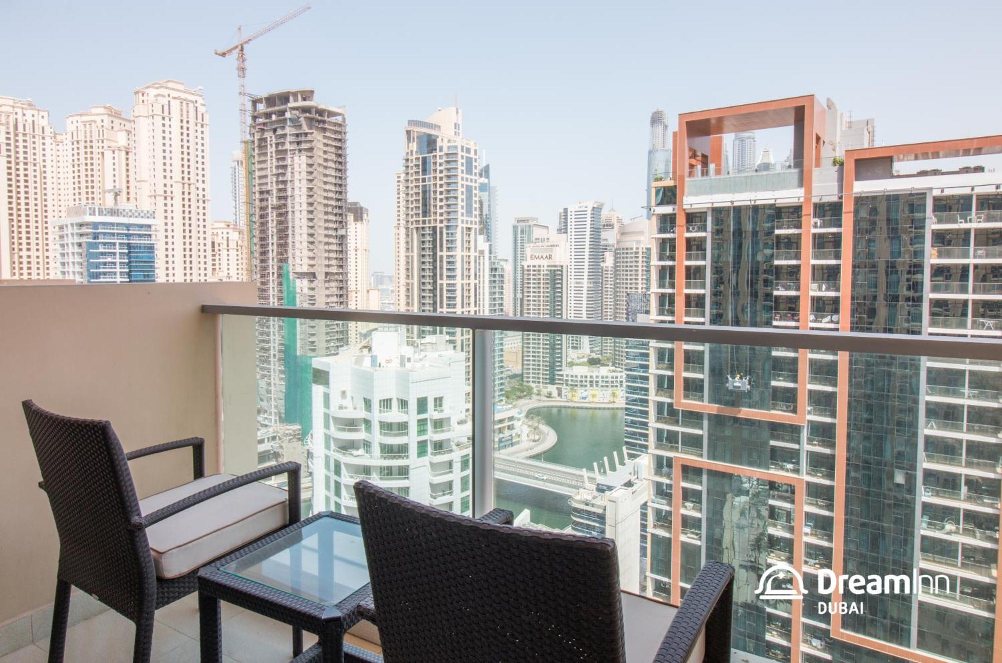 Dream Apartments- Premium 1br Connected To Marina Mall *