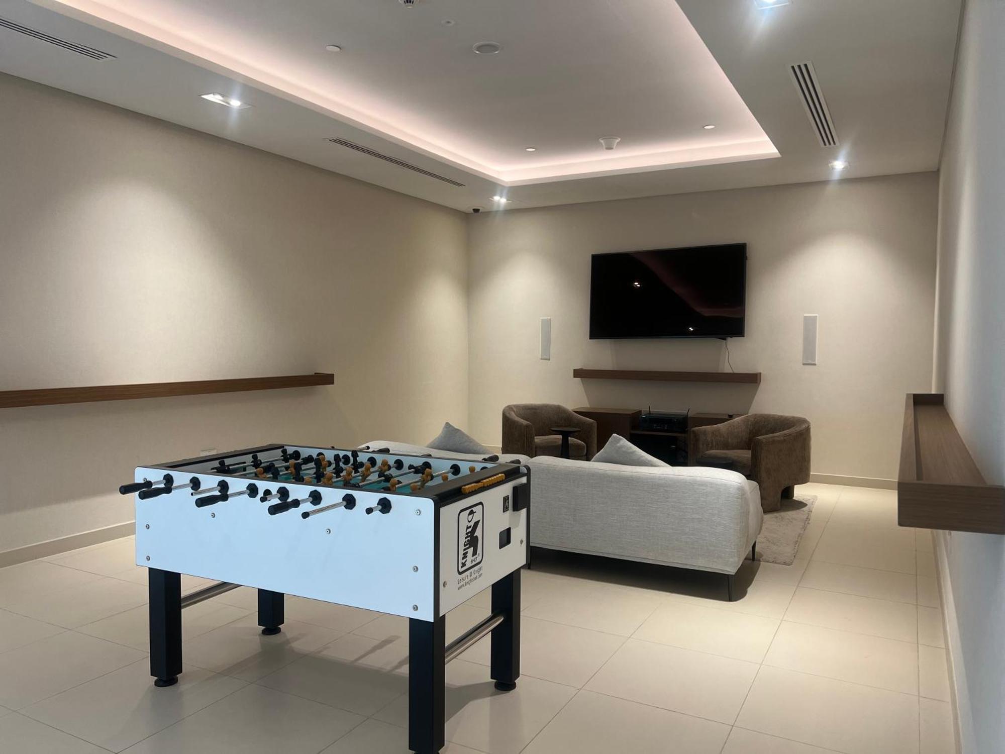 Marina Eye View: Luxury Dubai