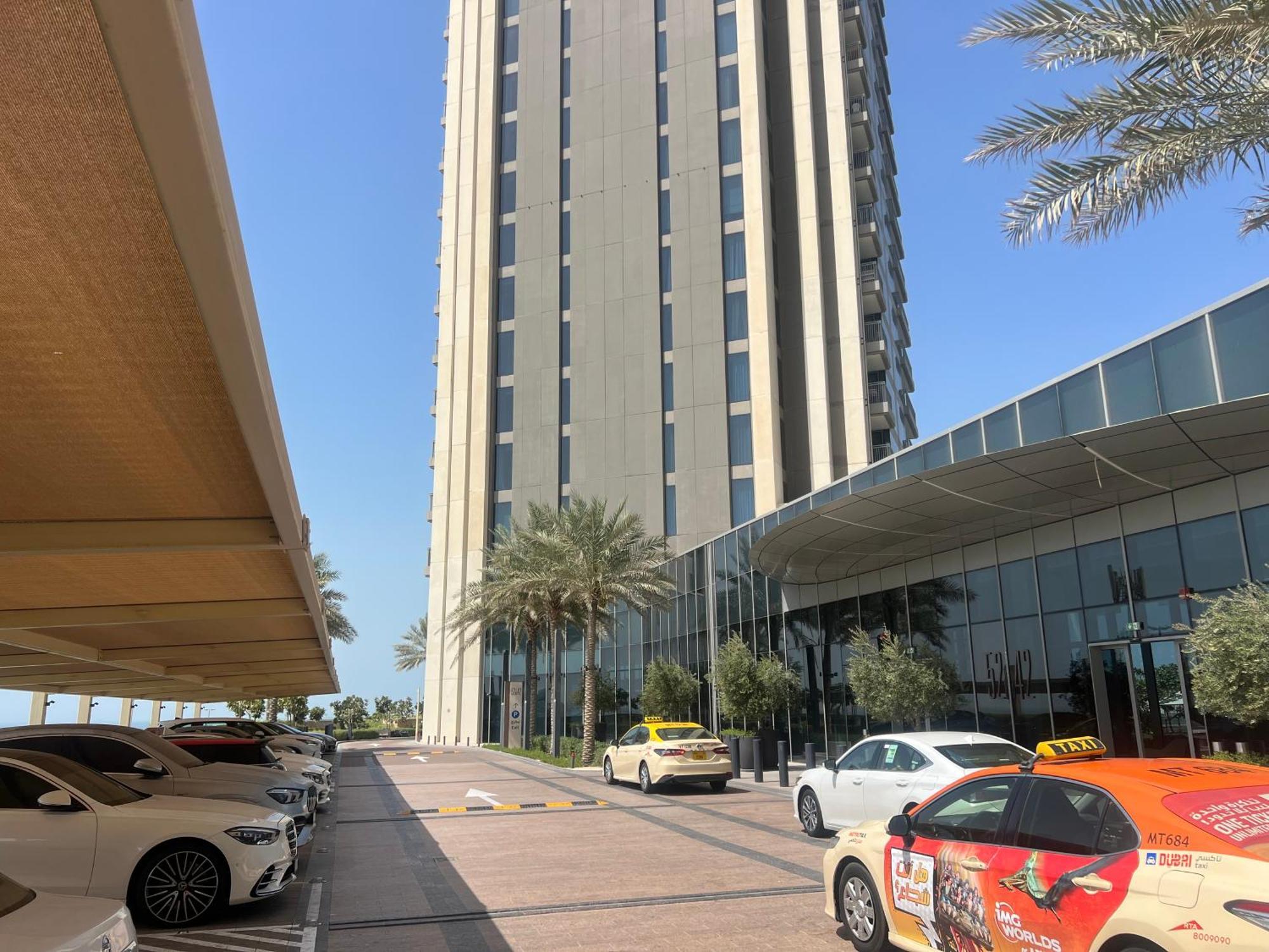 Marina Eye View: Luxury Apartment