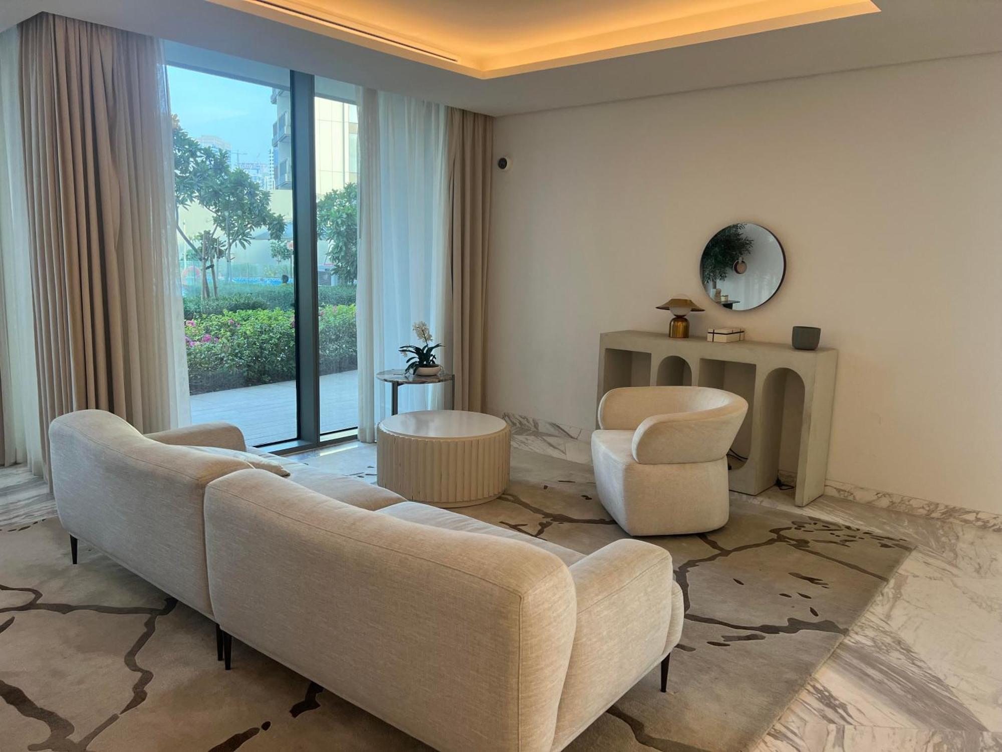 Marina Eye View: Luxury *
