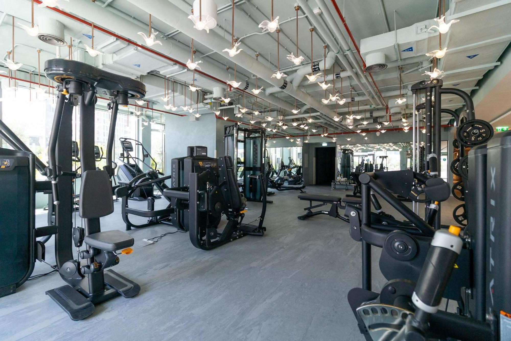 Chic With Balcony 5 Mins Walk To Mall Apartamento *