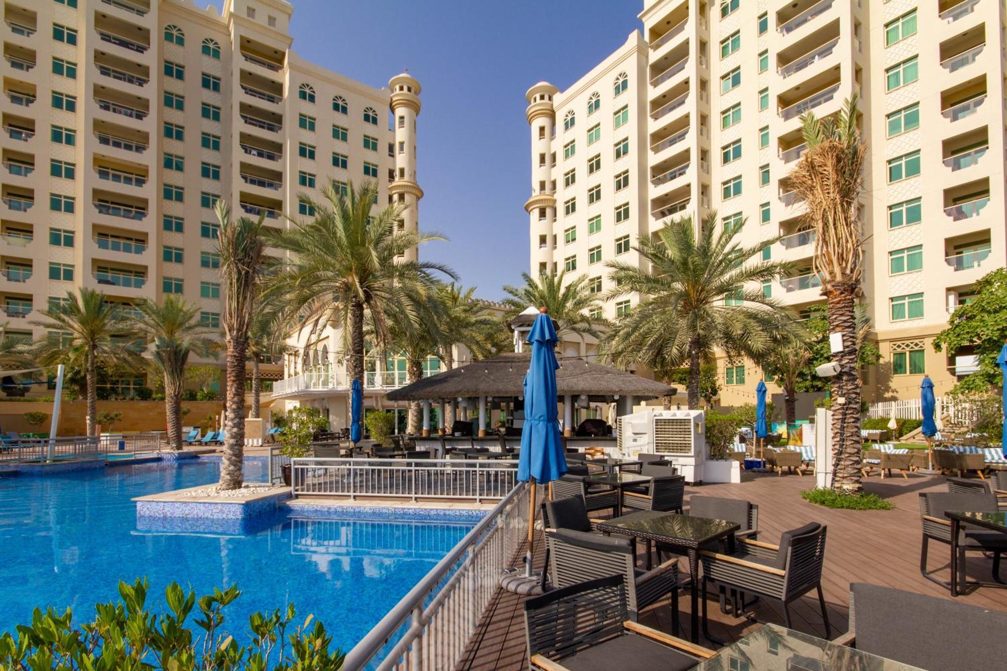 Bespoke Homes - Palm Jumeirah- 1 Bedroom Sea View With Pool & Access, Al Haseer Apartment *