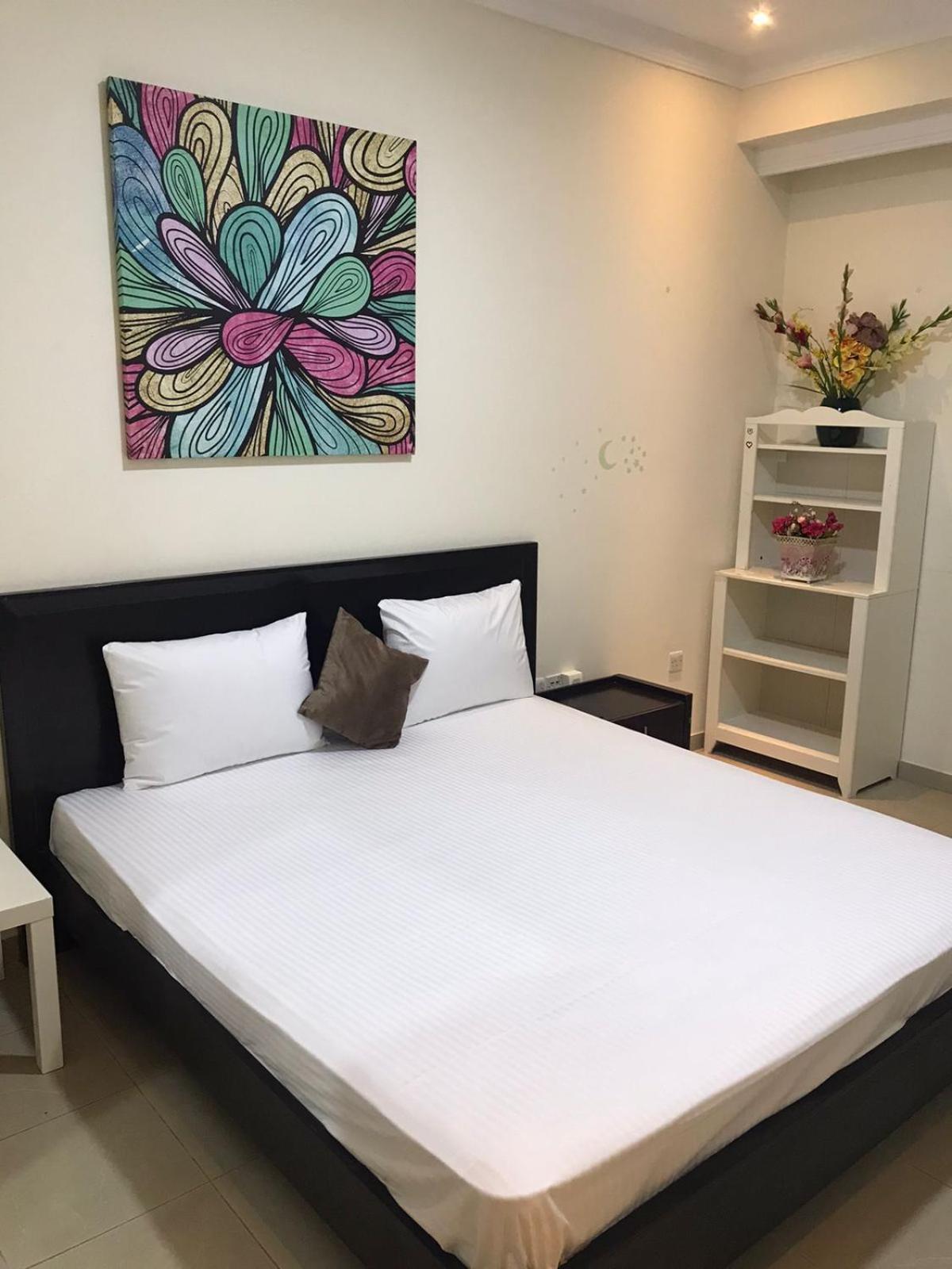 Homestay Big For ' Girls ' Only At Dubai, Marina