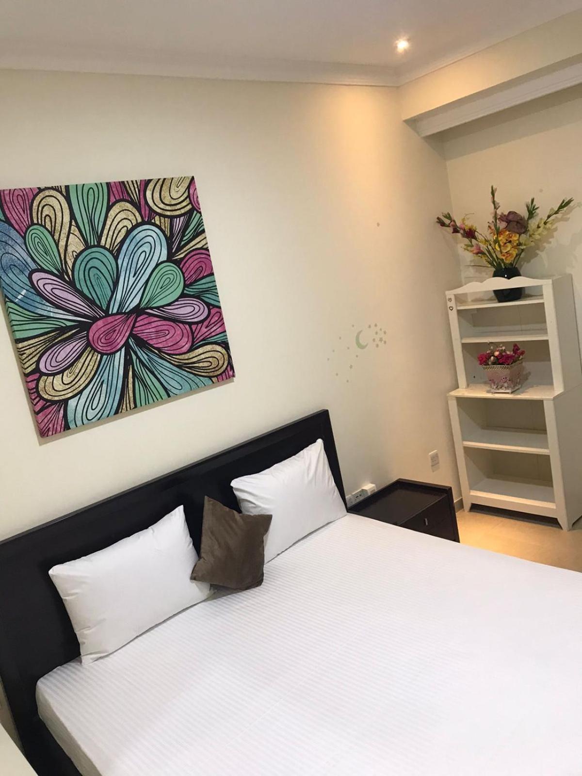 Big For ' Girls ' Only At Dubai, Marina Homestay *