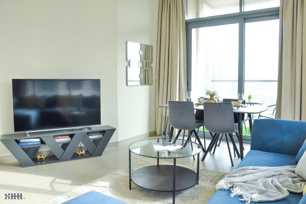 Lovely 2 Bedroom W/burj Khalifa View! Holiday home Dubai