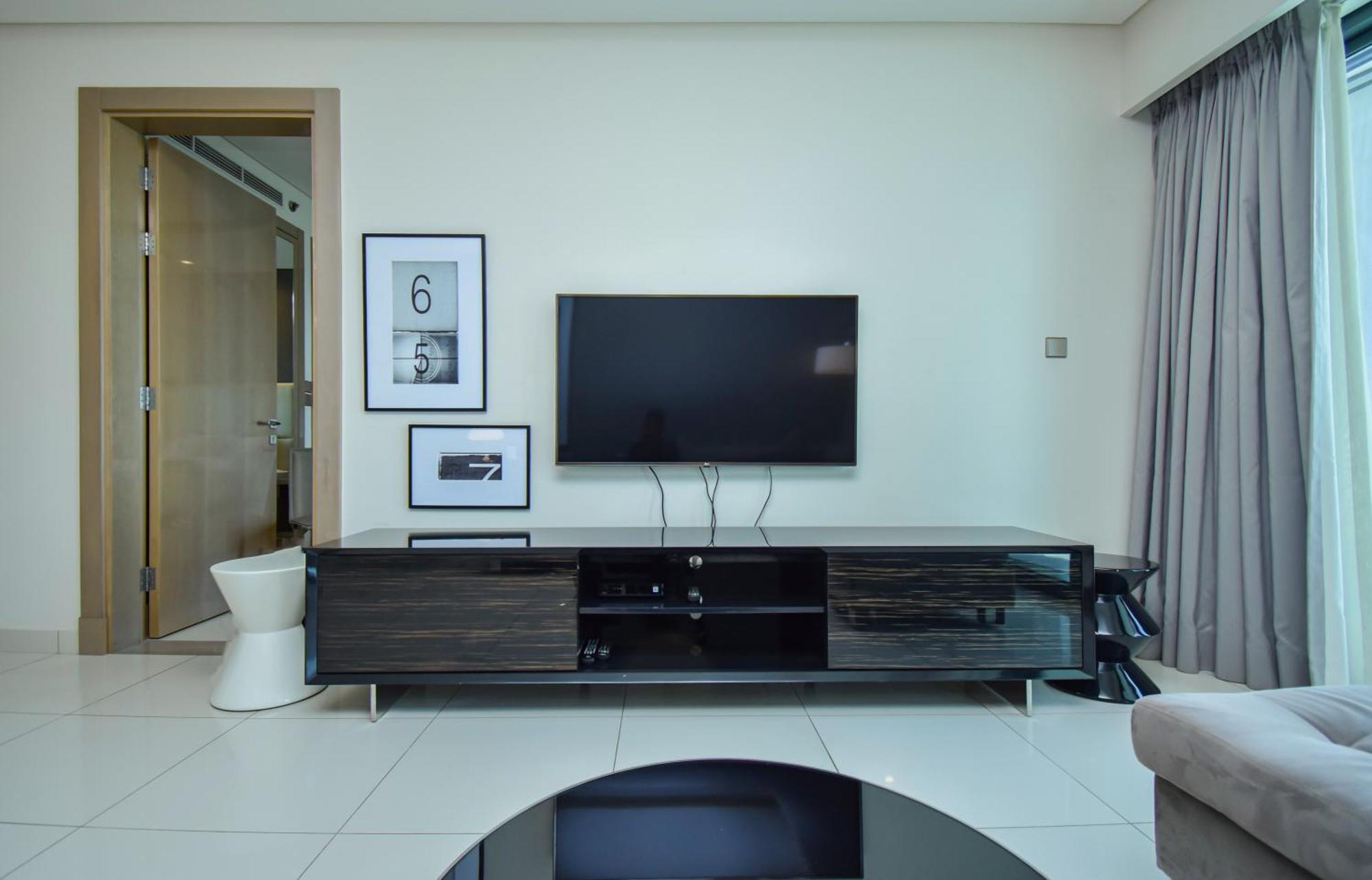 Spacious 1br In Damac Paramount Towers Bb Dubai