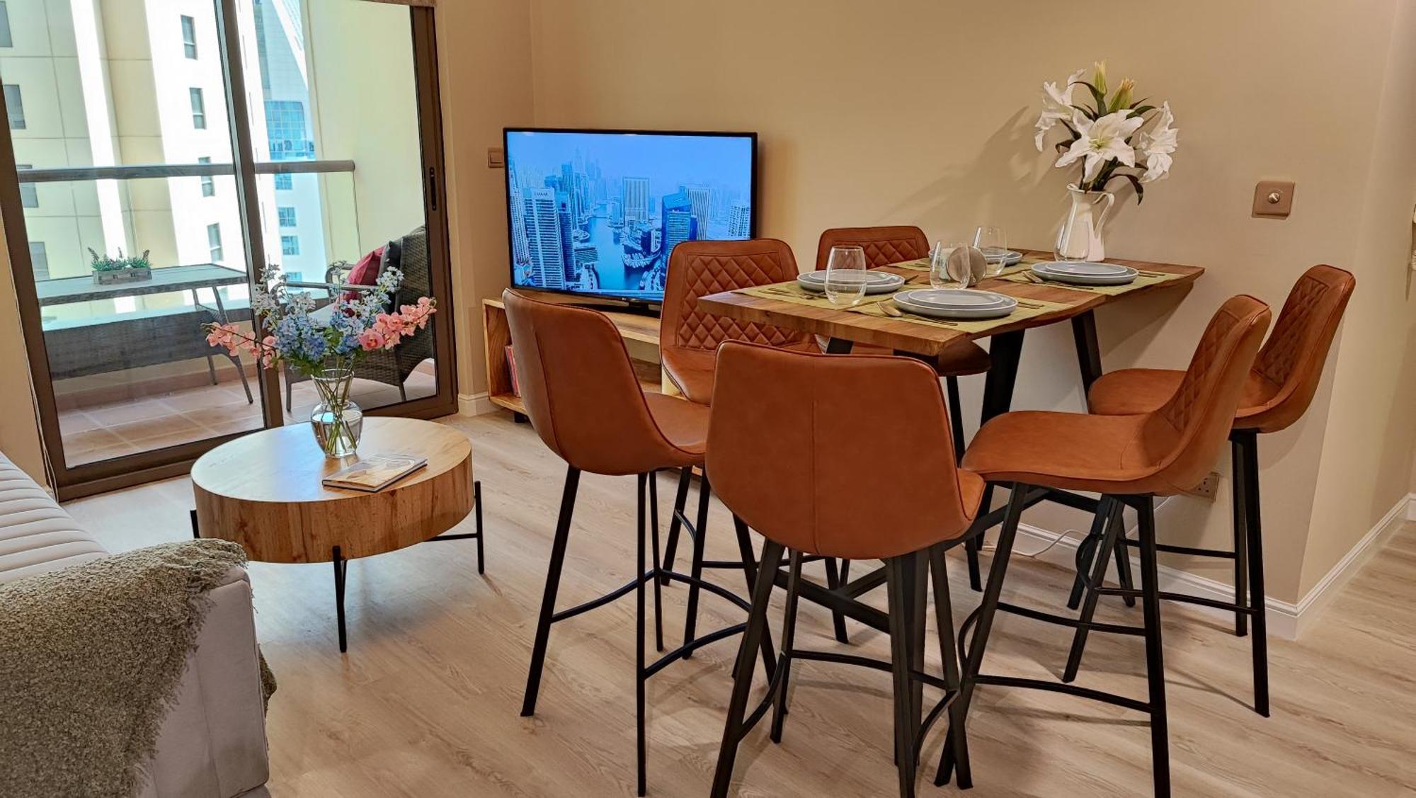 La Buena Vida Homes Apartment