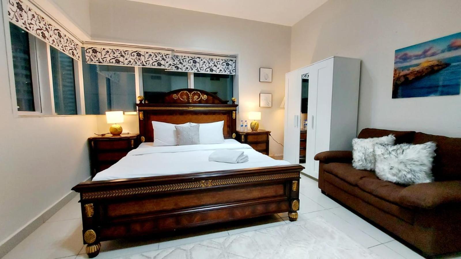 Daire Entire Private Self Catered Marina Dubai