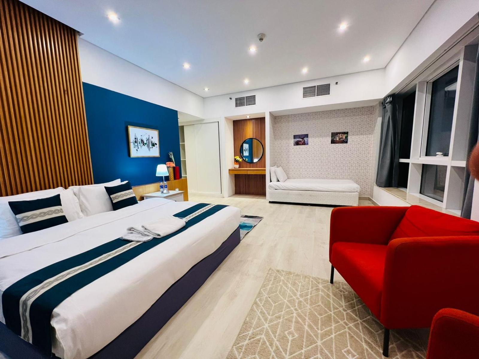 High Floor With Skyline & Burj Khalifa View 3 Bedroom Unit Marina