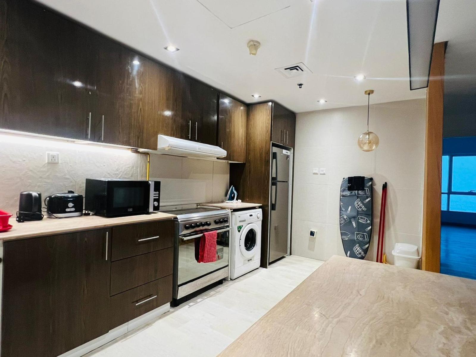 High Floor With Skyline & Burj Khalifa View 3 Bedroom Unit Marina Apartment *