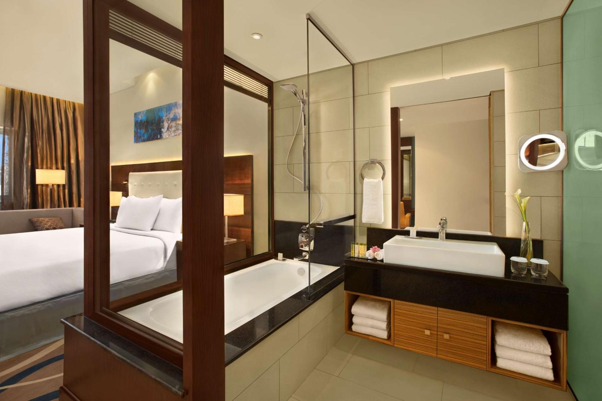Doubletree By Hilton And Residences - Al Barsha Apart Otel 4*