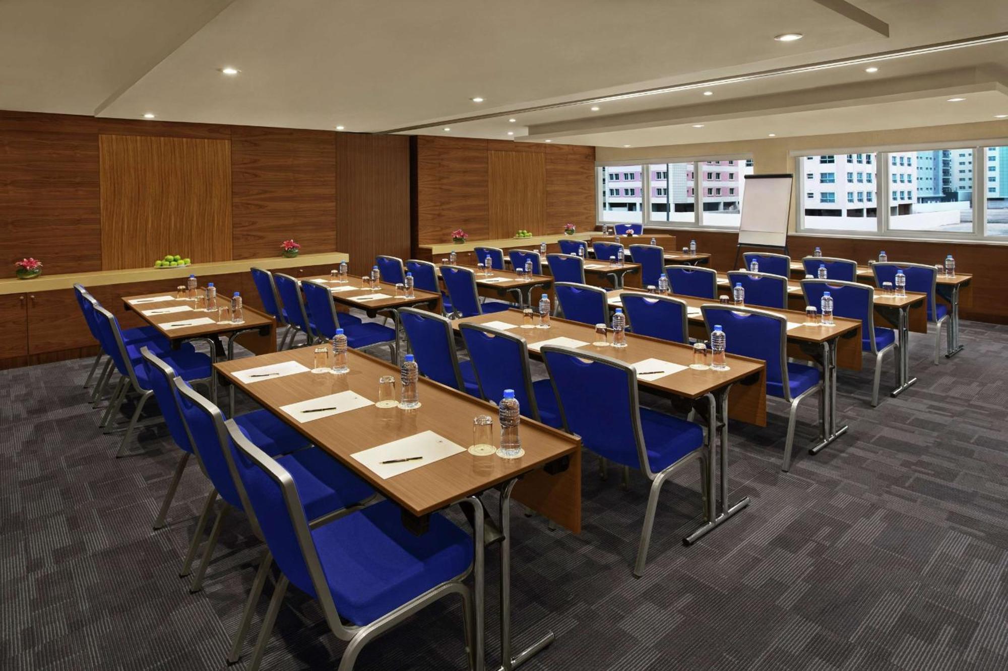 Apart Otel Doubletree By Hilton And Residences - Al Barsha 4*