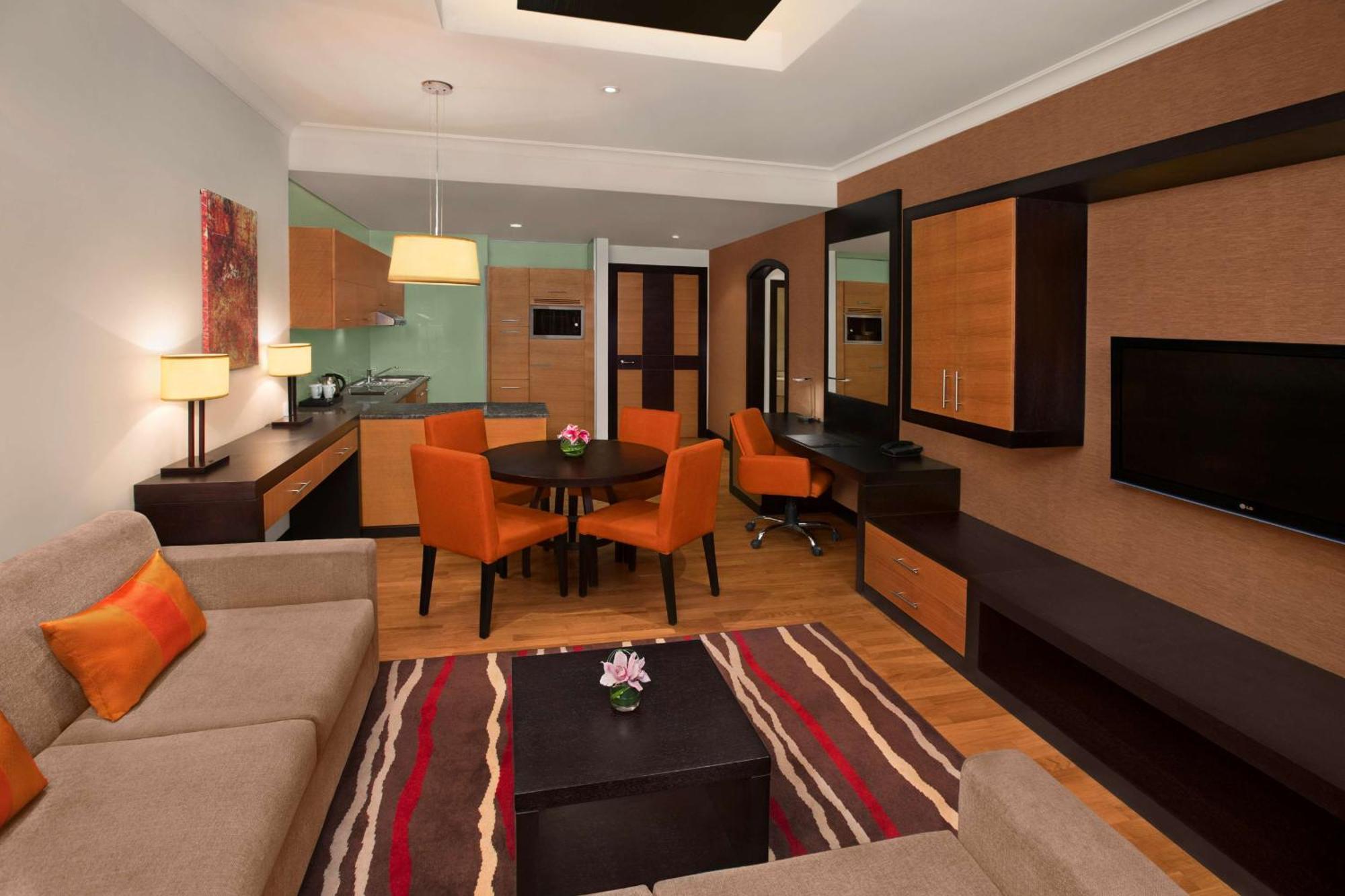 Doubletree By Hilton And Residences - Al Barsha 4*