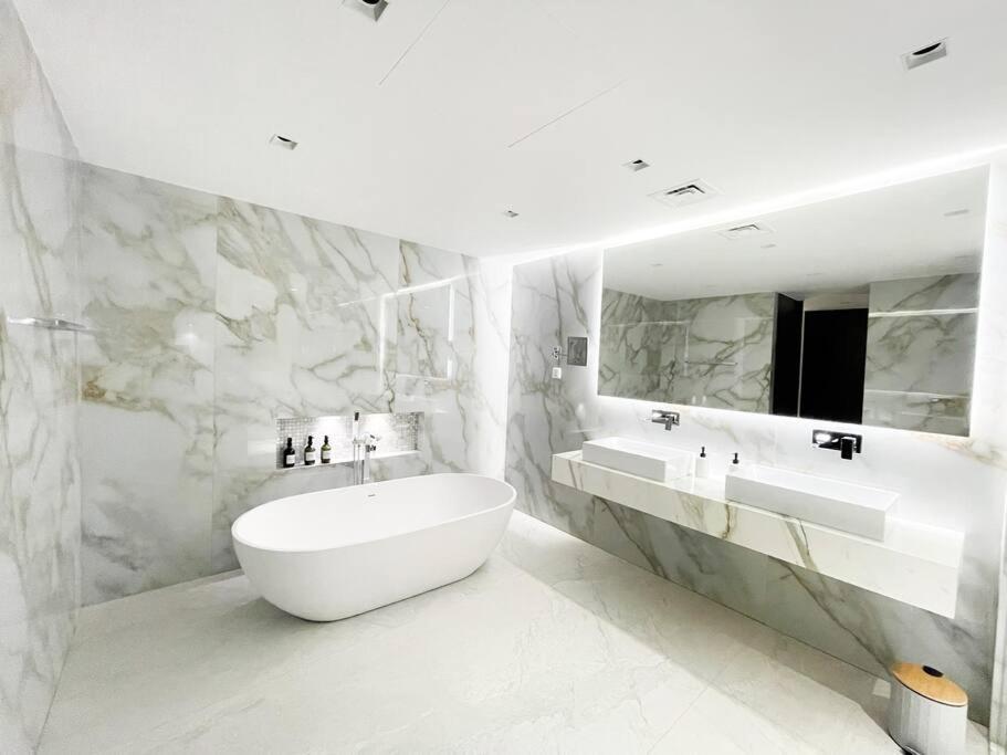 Palm Jumeirah Paradise- Luxury,unveiled Apartment Dubai