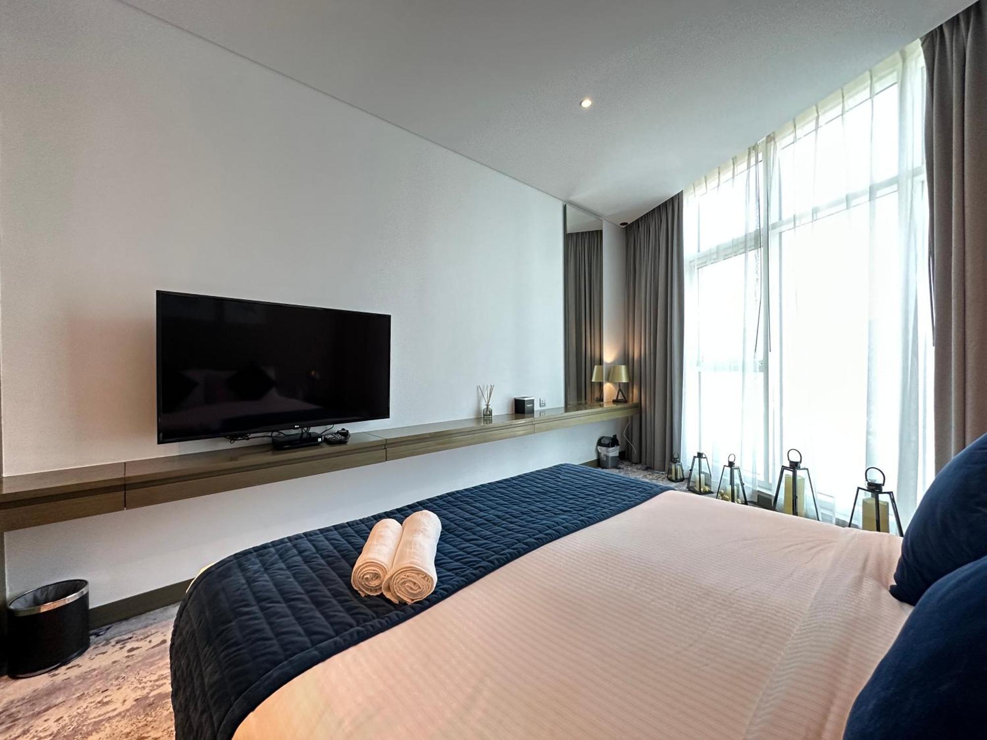 Business Bay Modern With A Canal View At Damac Maison Prive 1616 Apartment Dubai