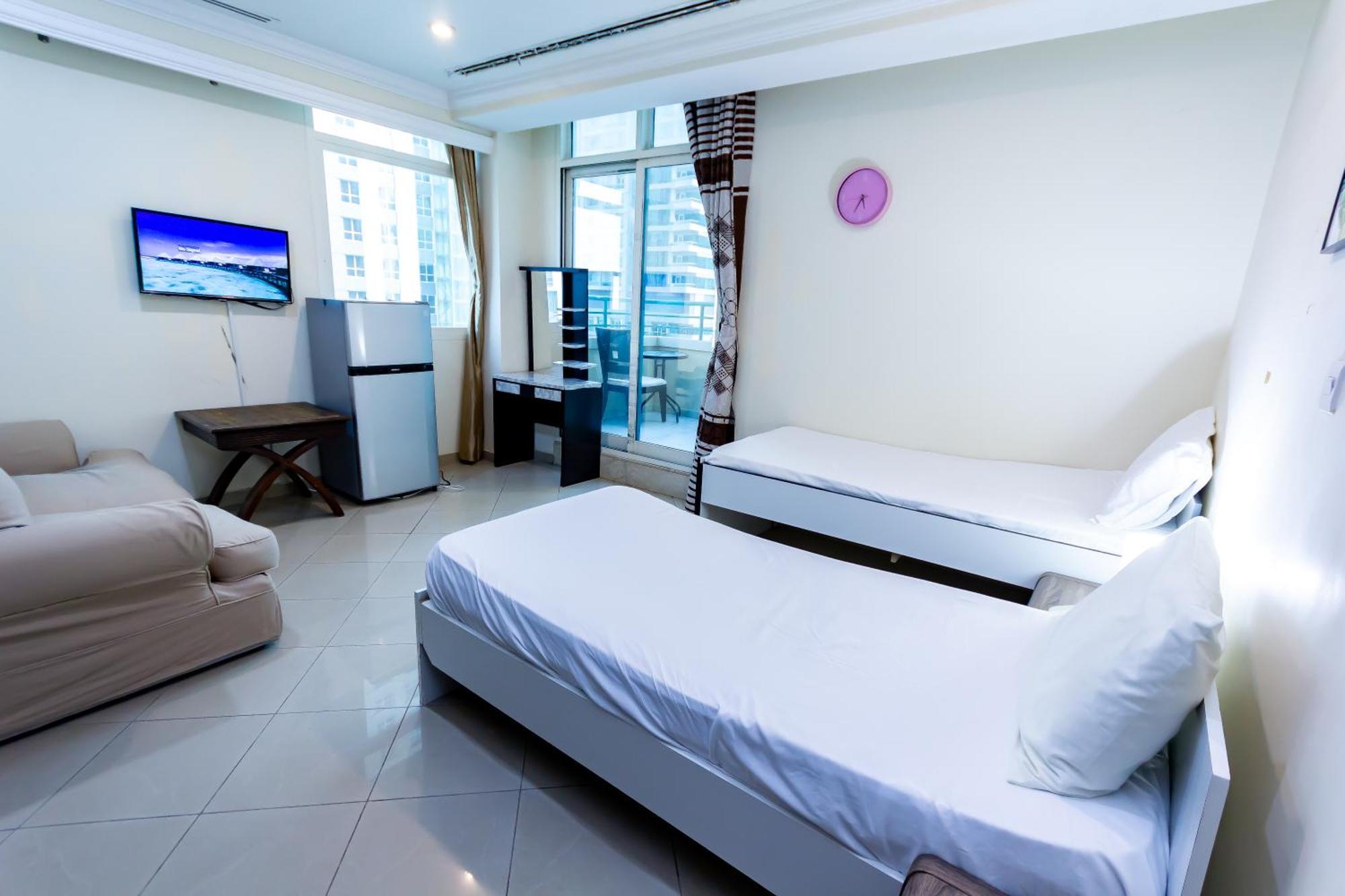 Homestay Big For ' Girls ' Only At Dubai, Marina *