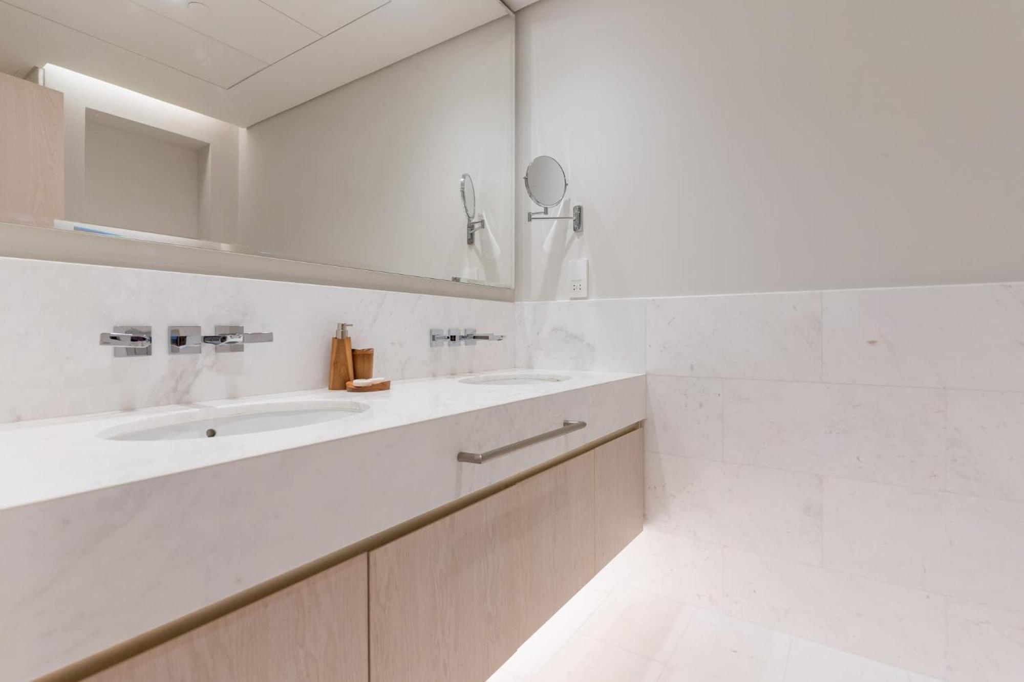 In The Palm Tower 5 Star Facilities Apartment Dubai
