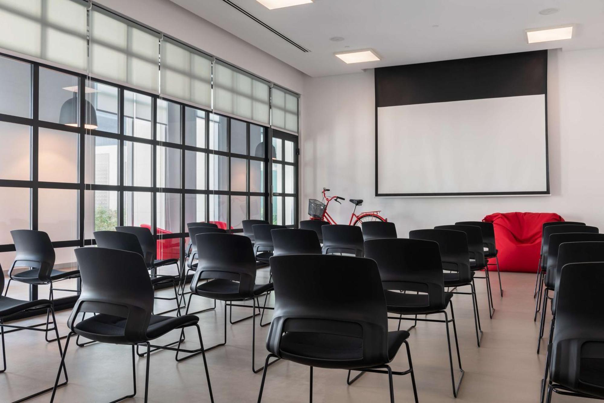 Radisson Red Silicon Oasis 4* Dubai