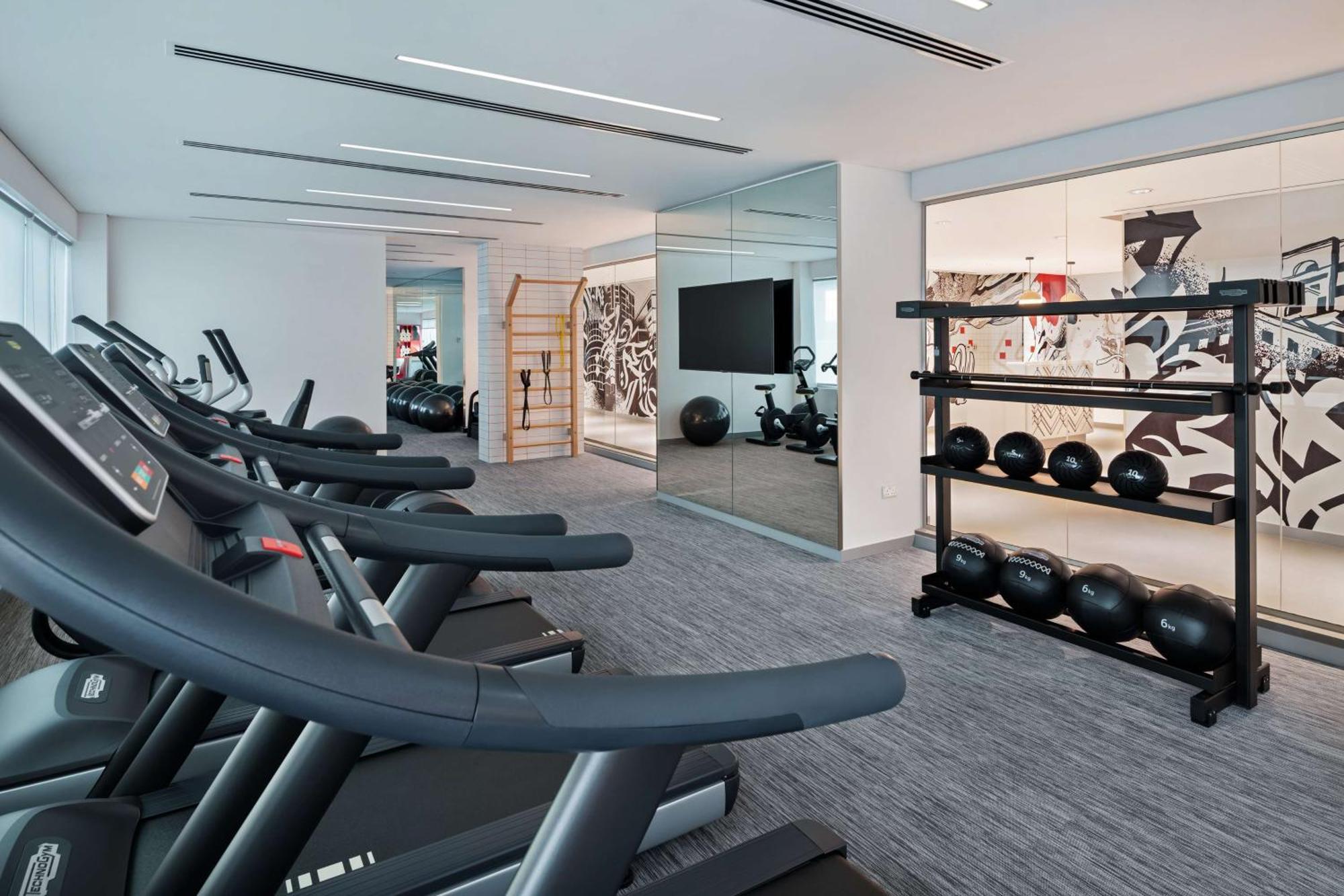 Hotel Radisson Red Silicon Oasis 4*