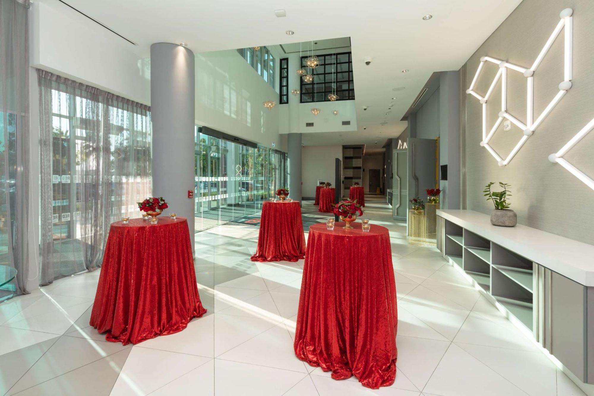 Radisson Red Silicon Oasis 4*